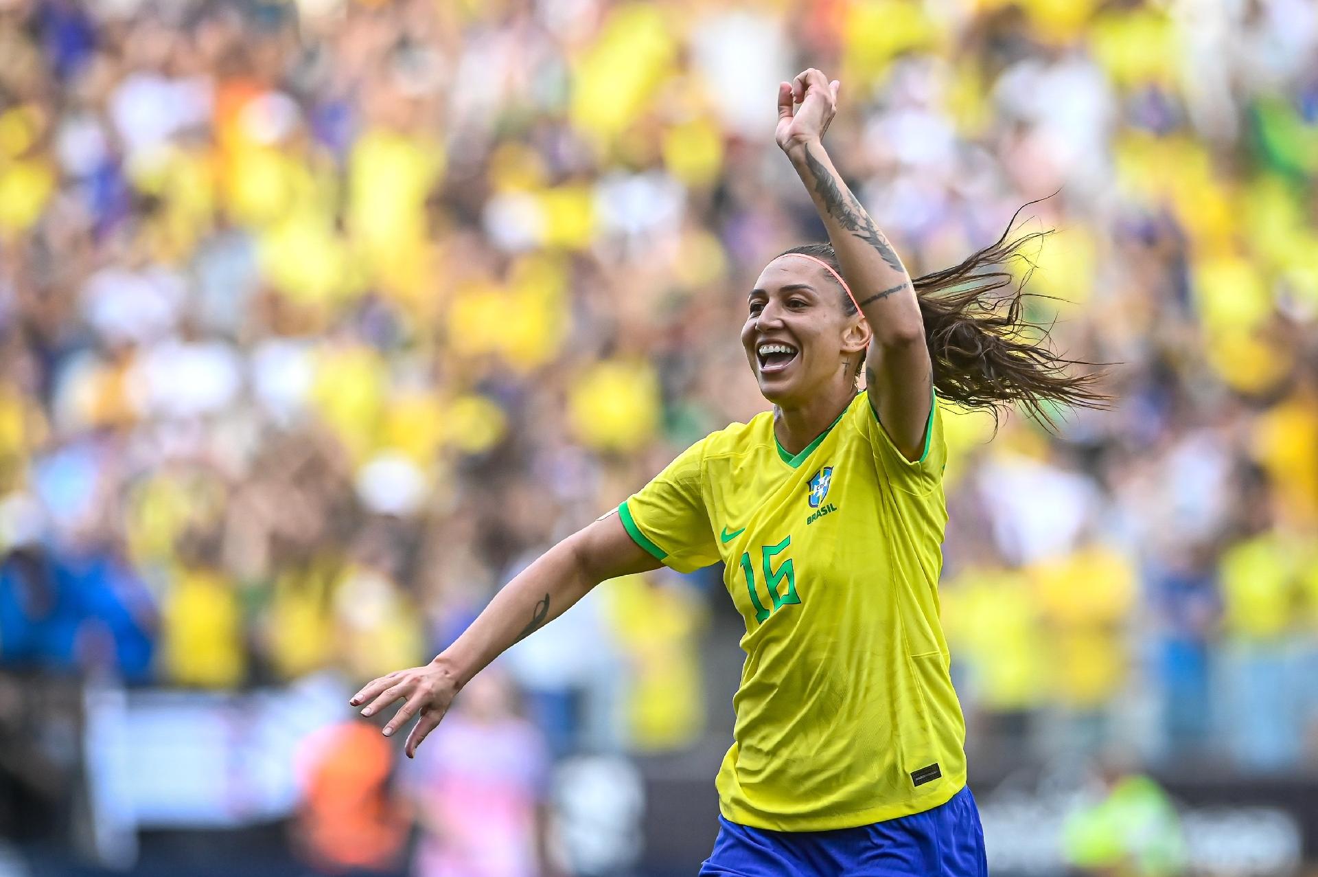 Seleção Brasileira Feminina marca no fim e vence Japão em amistoso