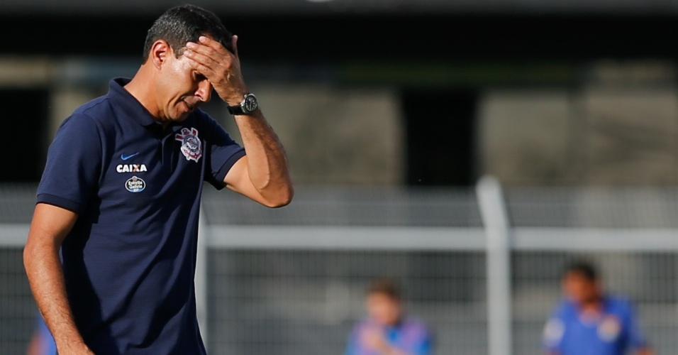 Carille reclama de calendário e adia folga para corintianos campeões