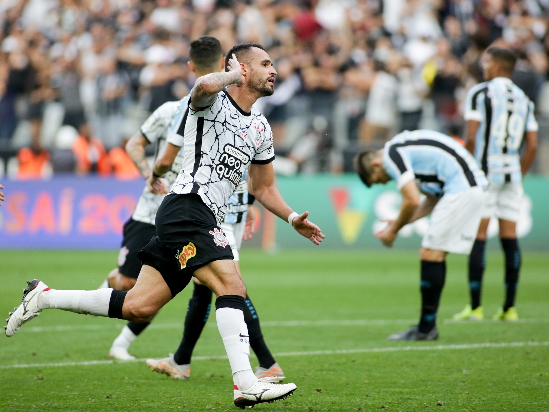 Ele não conseguiu jogar contra o Grêmio e agora preocupa a torcida do  Corinthians