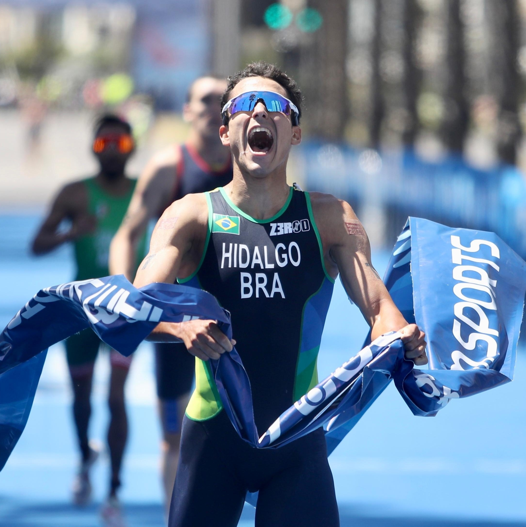 De forma heroica, Brasil conquista ouro e bronze por equipes no