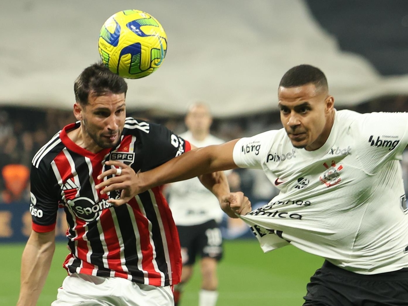 Doentes por Futebol on Instagram: “Faça chuva, faça sol. Toca que ele  guarda. Calleri 💥 São Paulo 1x0 Corinthians ?…