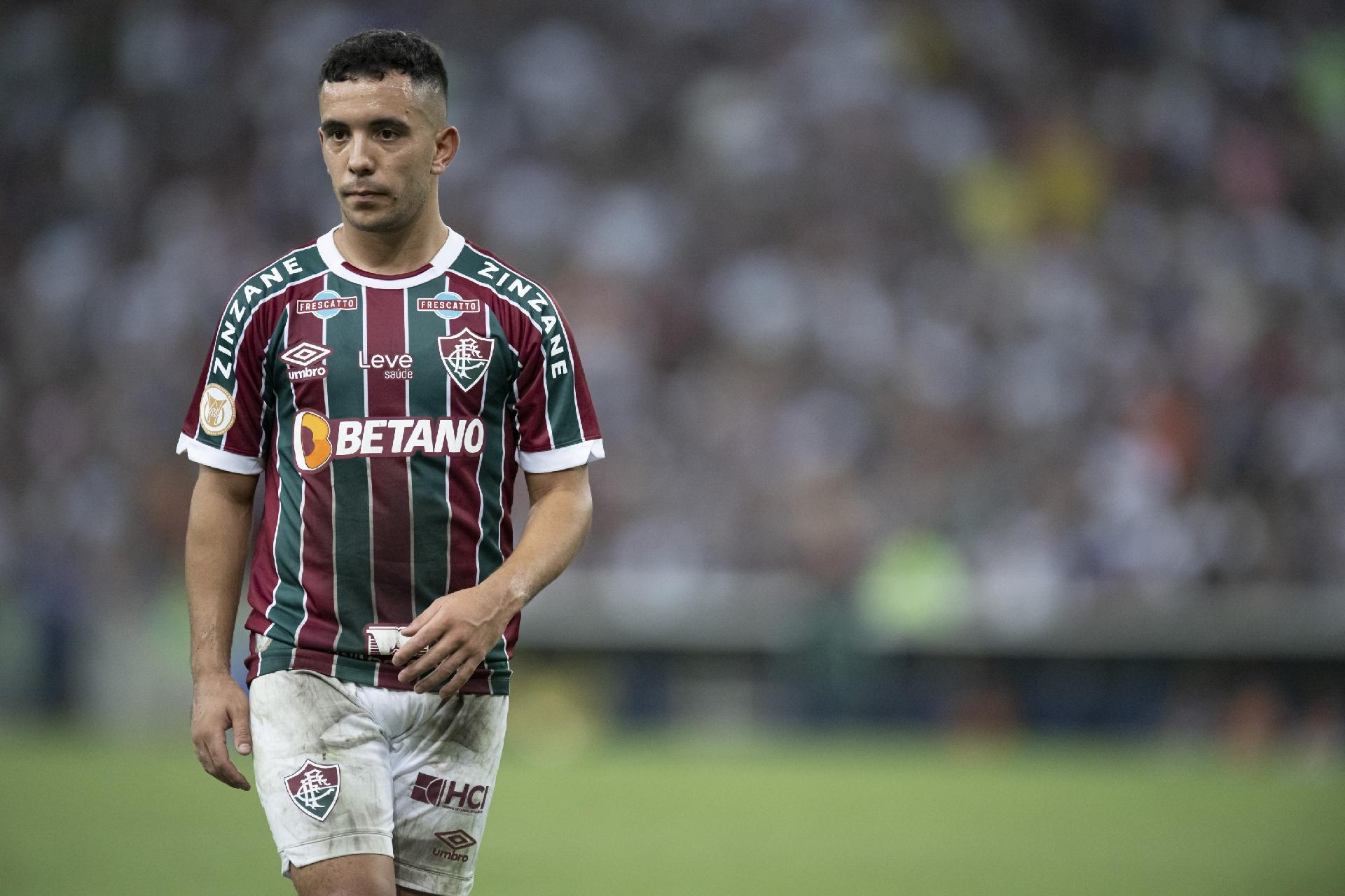 Com golaço de falta de Léo Fernández, Fluminense vence o Cruzeiro e volta  ao G4 do Brasileirão