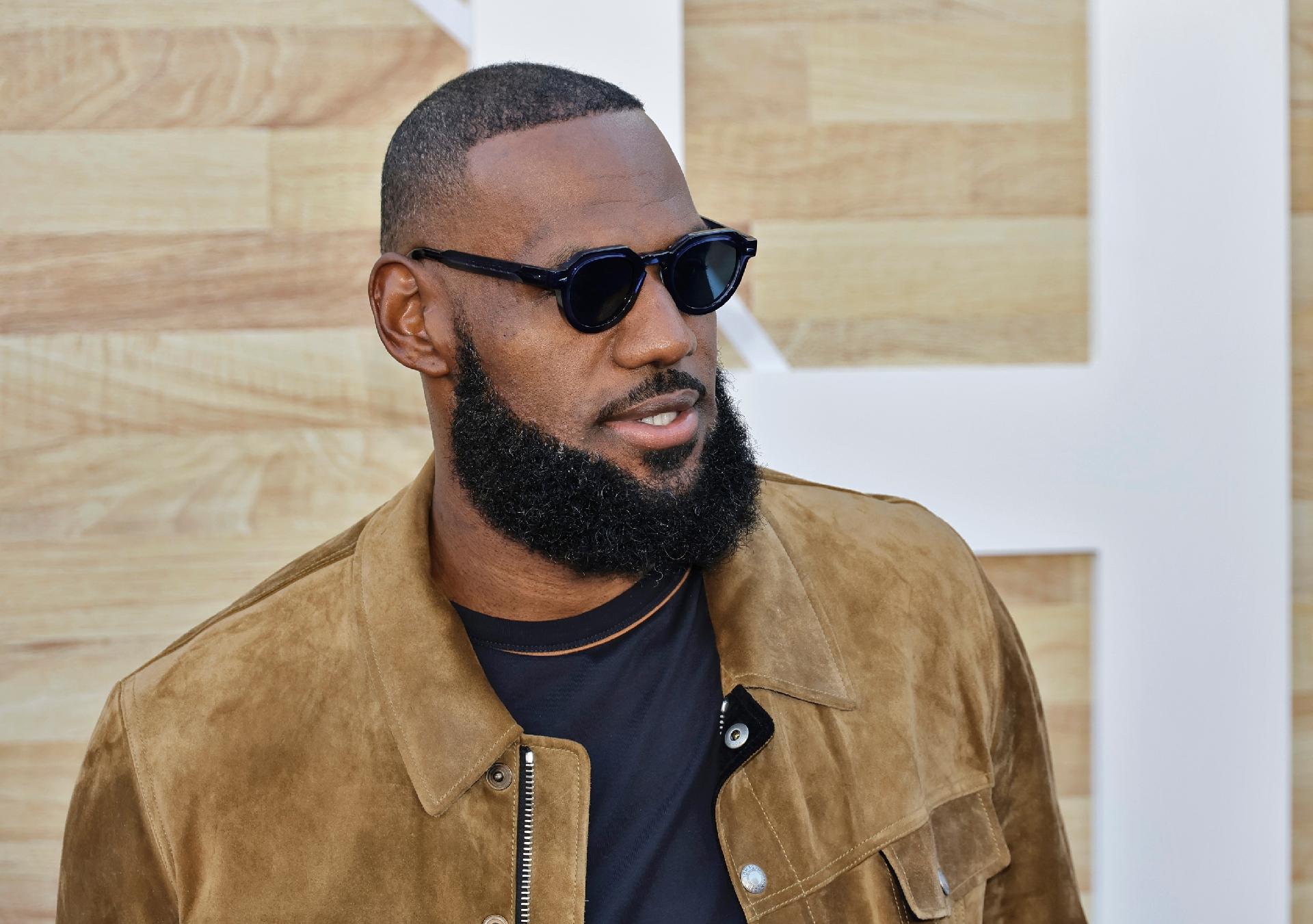 LeBron vira chacota por 'escutar' rappers antes de lançarem música