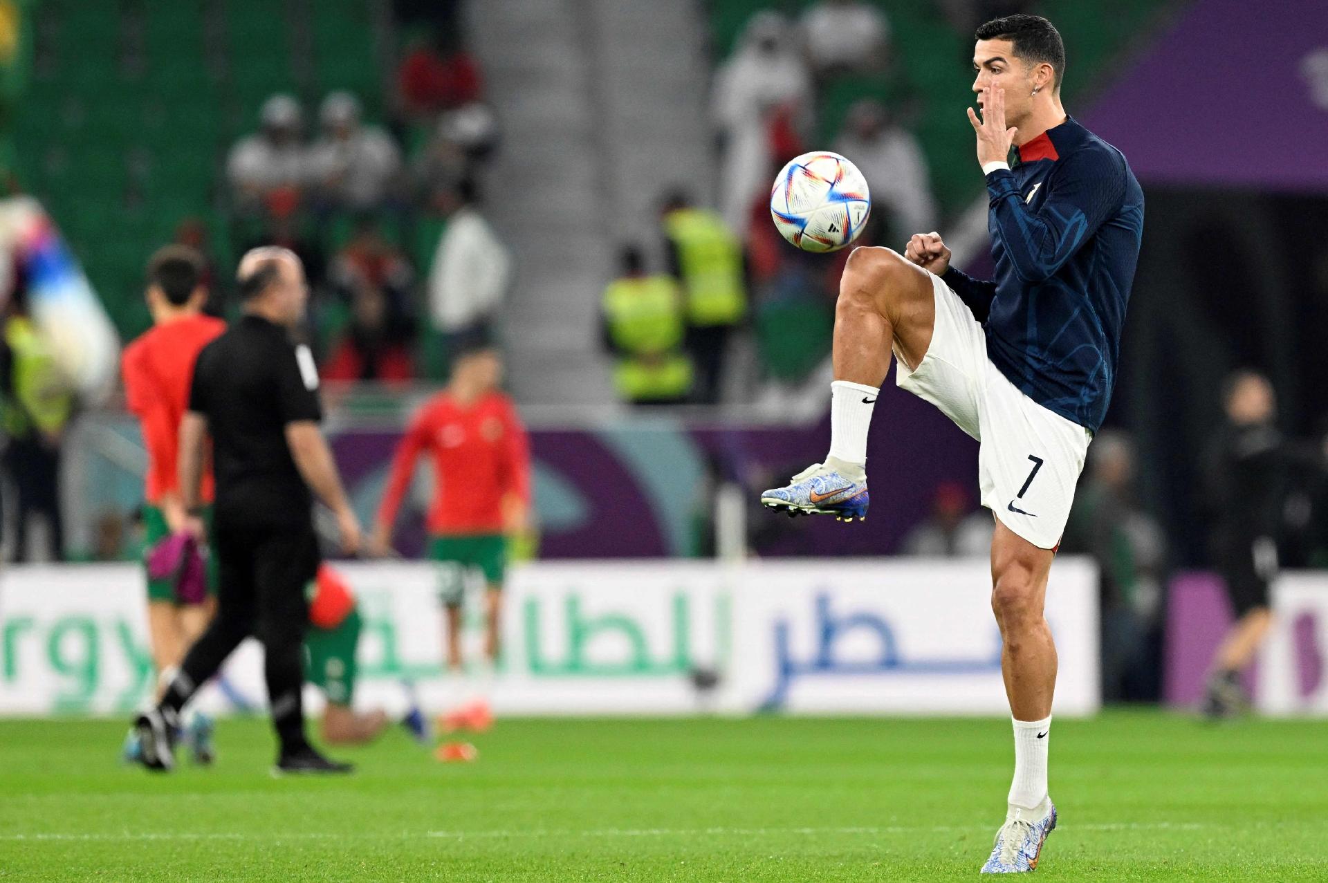 Cristiano Ronaldo entra no segundo tempo contra Marrocos e bate