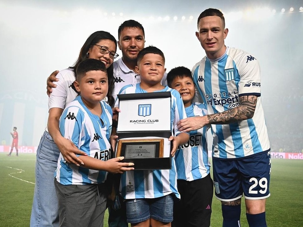 Reforço do Palmeiras, Aníbal Moreno é ovacionado em homenagem do Racing;  veja