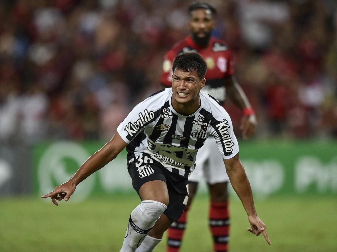 Marcos Leonardo joga hoje? Desfalques do Santos para enfrentar o Flamengo