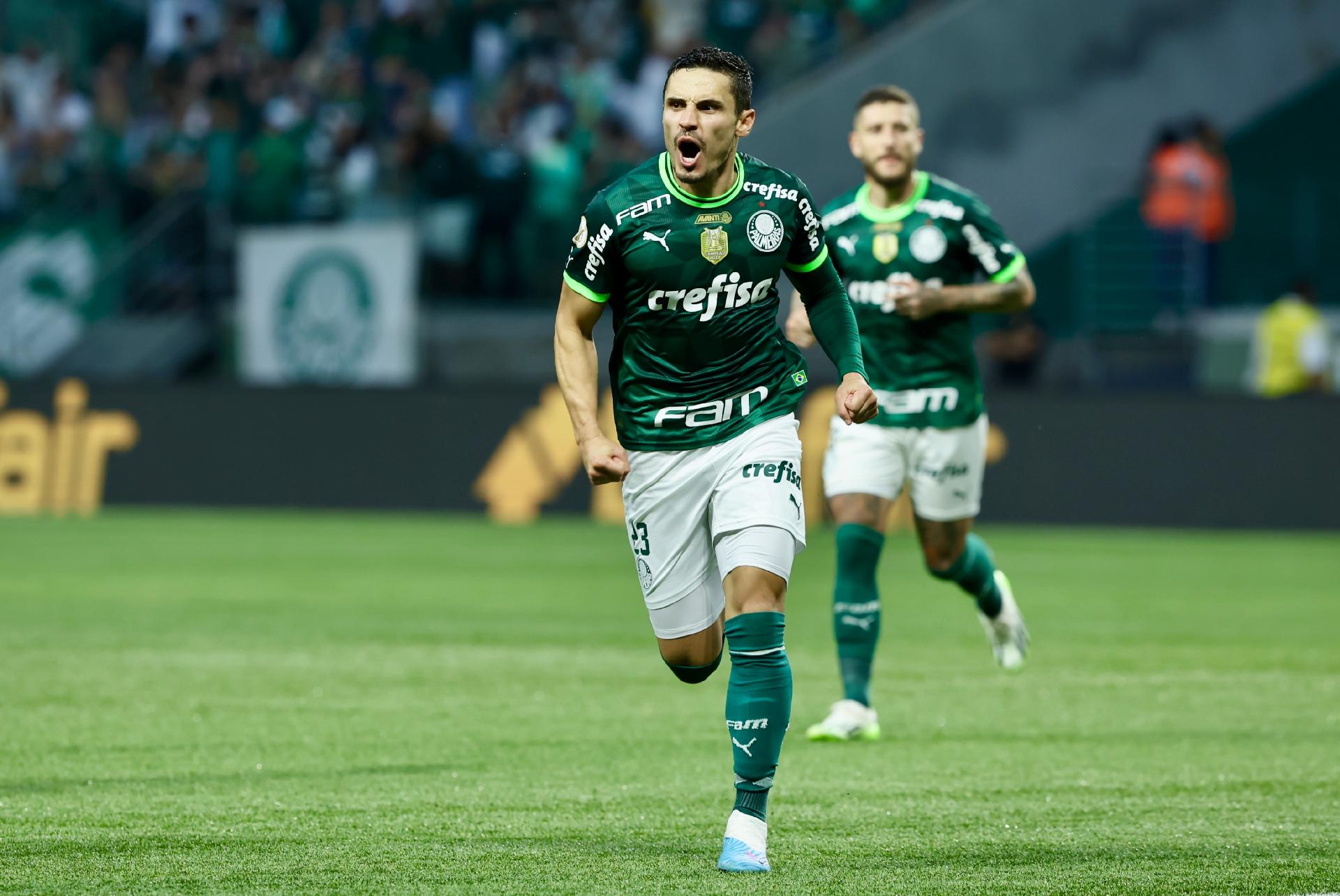 Rony marca de novo, Palmeiras bate Bragantino e retoma liderança