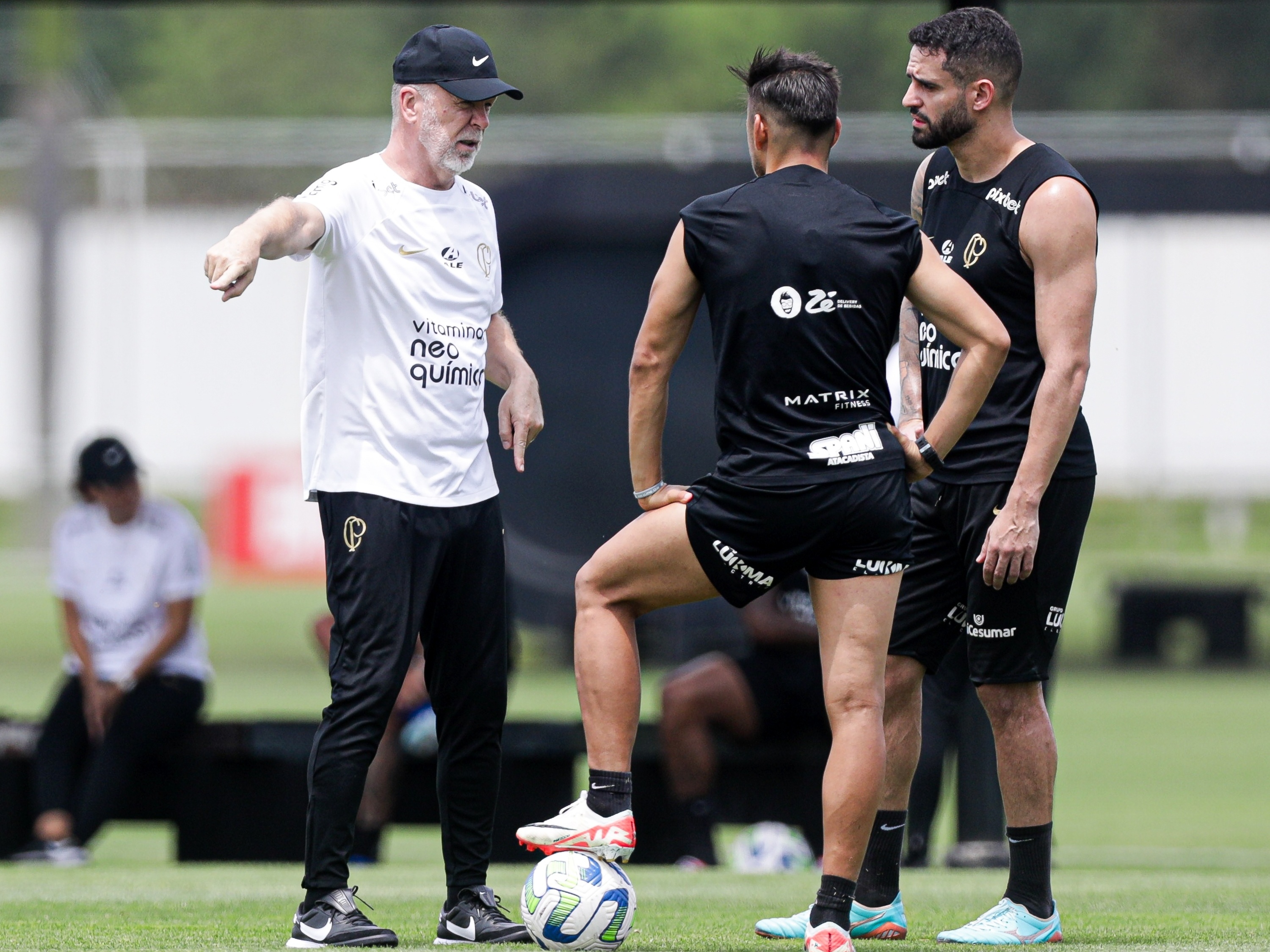 Atletas participam de treino em preparação aos Jogos Olímpicos de