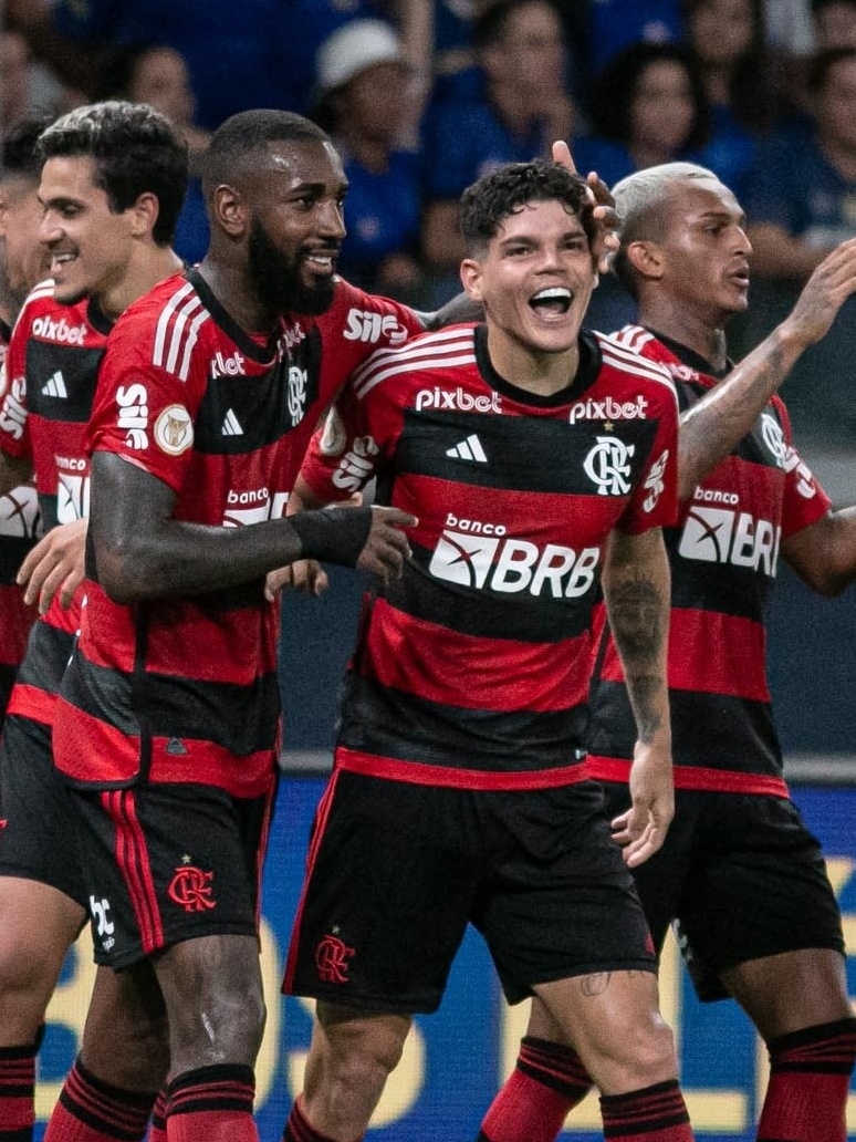 Ayrton Lucas afirma que o Flamengo é seu 'time do coração' e que