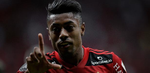 Flamengo Bruno Henrique treina mas segue dúvida contra o Palmeiras