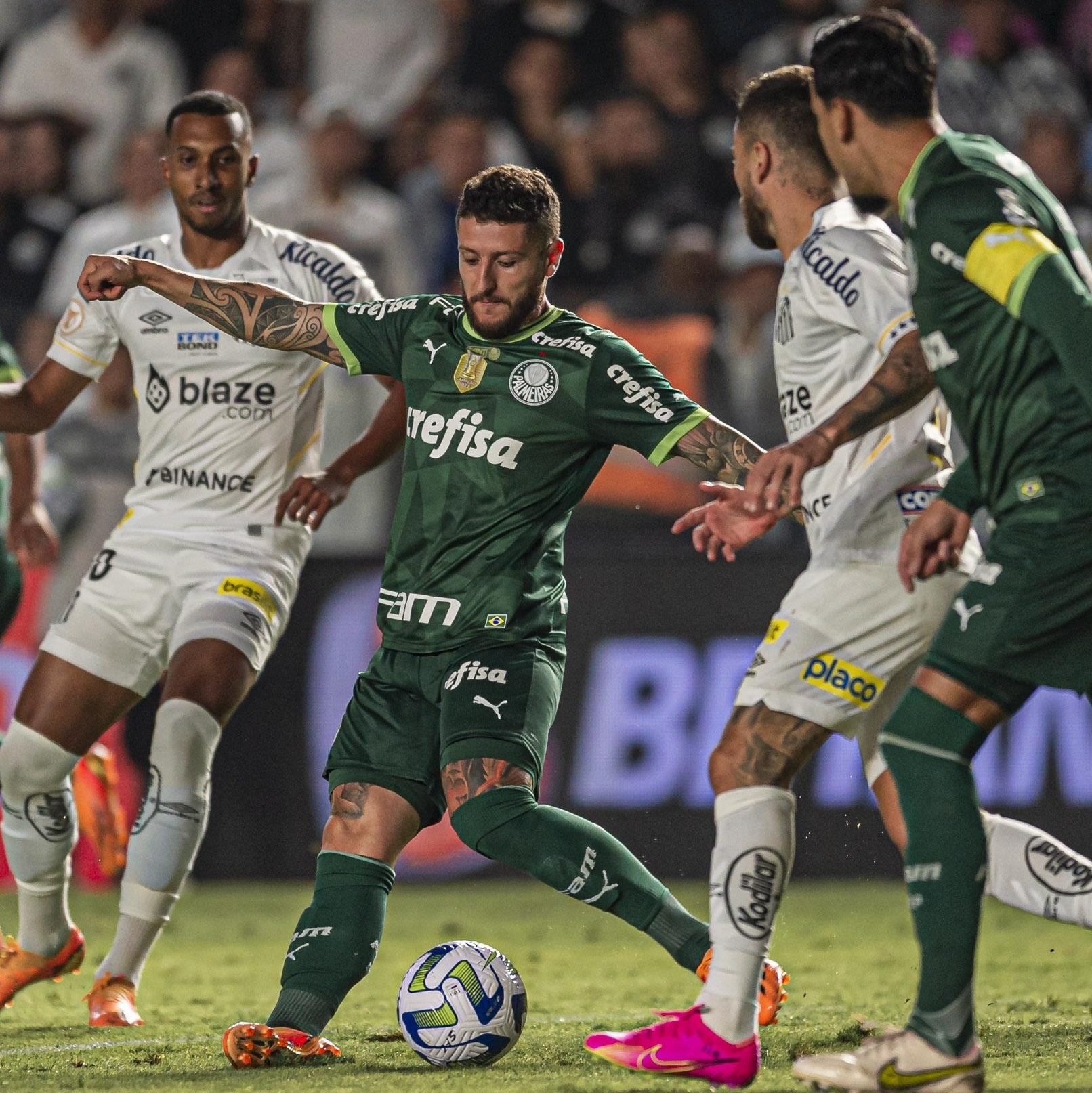 São Paulo quebra tabu fora de casa e vence Bahia, que segue no Z4