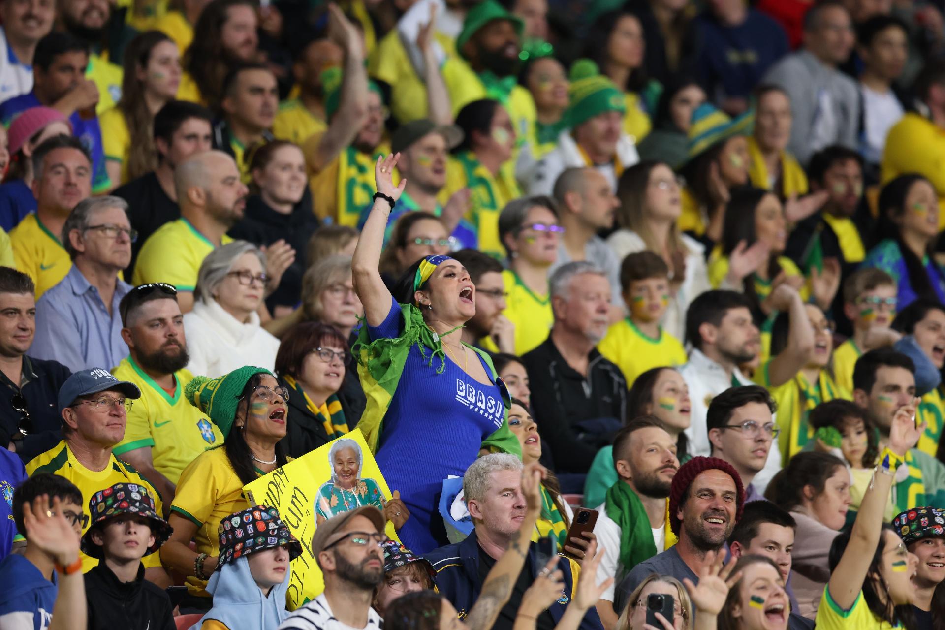 EUA: jogo de vôlei bate recorde de maior público em eventos esportivos  femininos