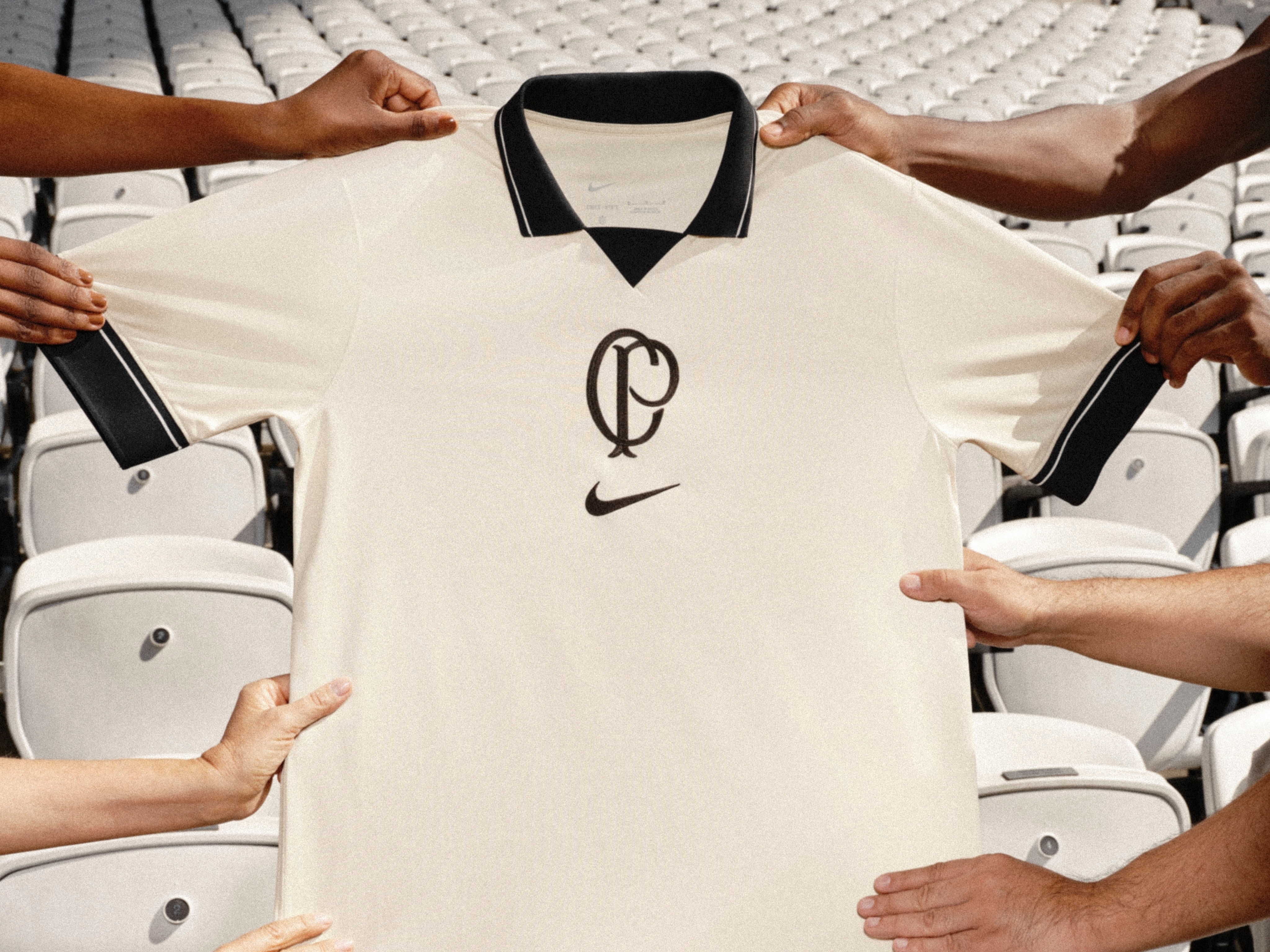 No camelô de SP já tem o 4º modelo e a possível camisa branca de 2021 do  Corinthians : r/futebol