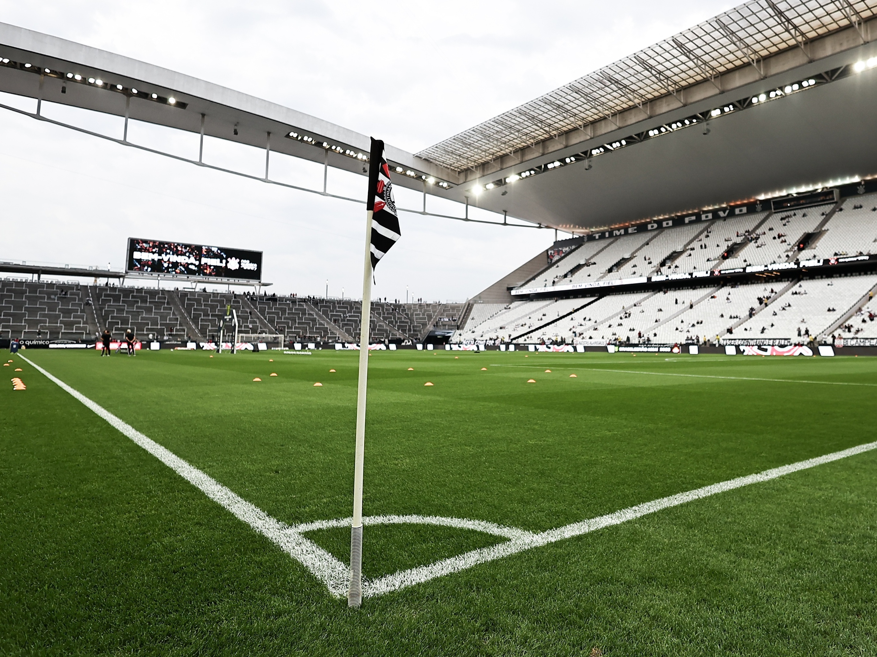 Corinthians sai na frente, mas leva empate do Atlético-MG e cai