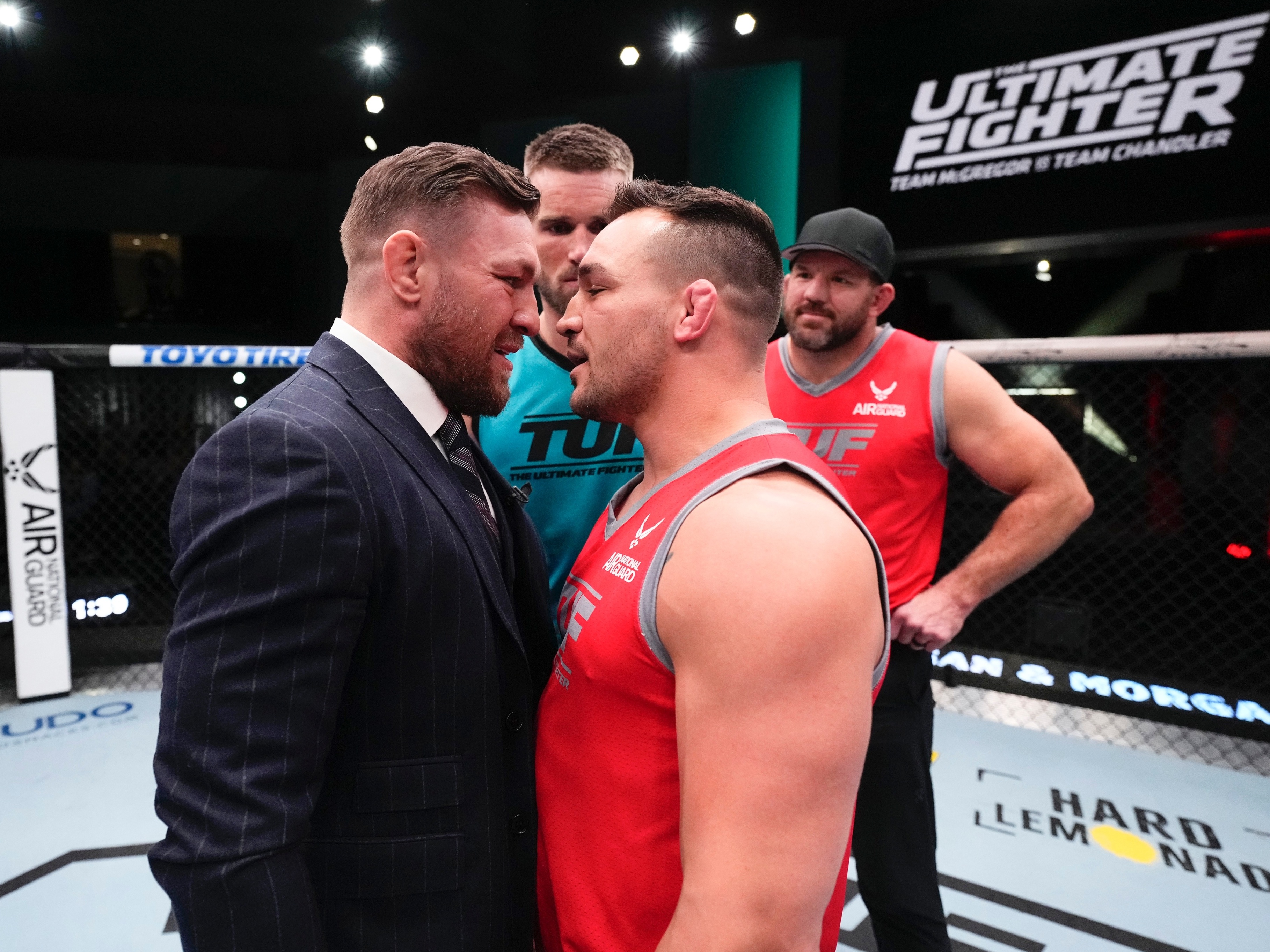 McGregor se empolga com pupilos do TUF e projeta data para lutar