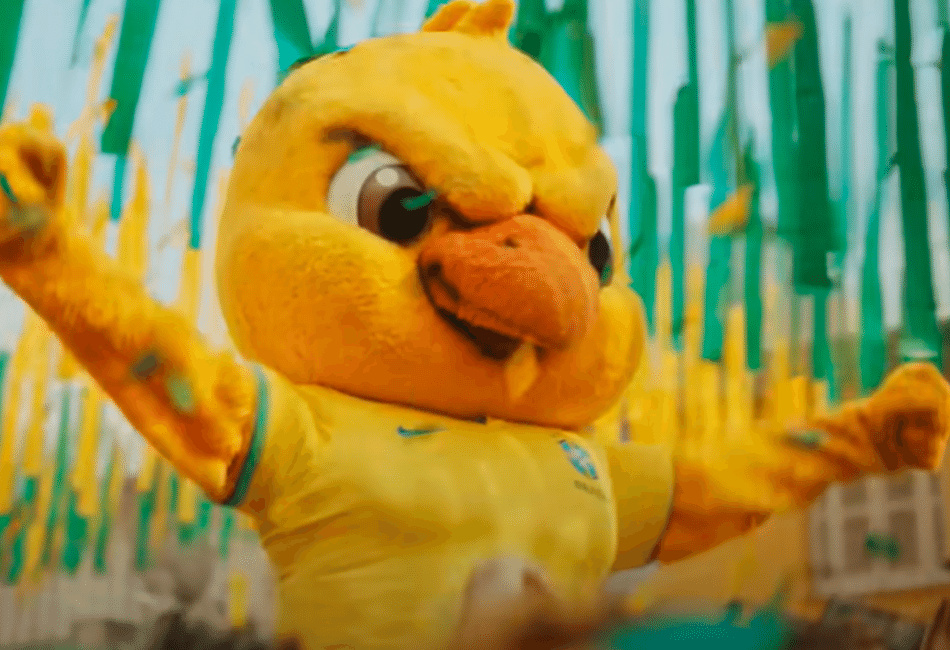 Canarinho Pistola sai pelas ruas de Viena e faz sucesso com a criançada  local, seleção brasileira