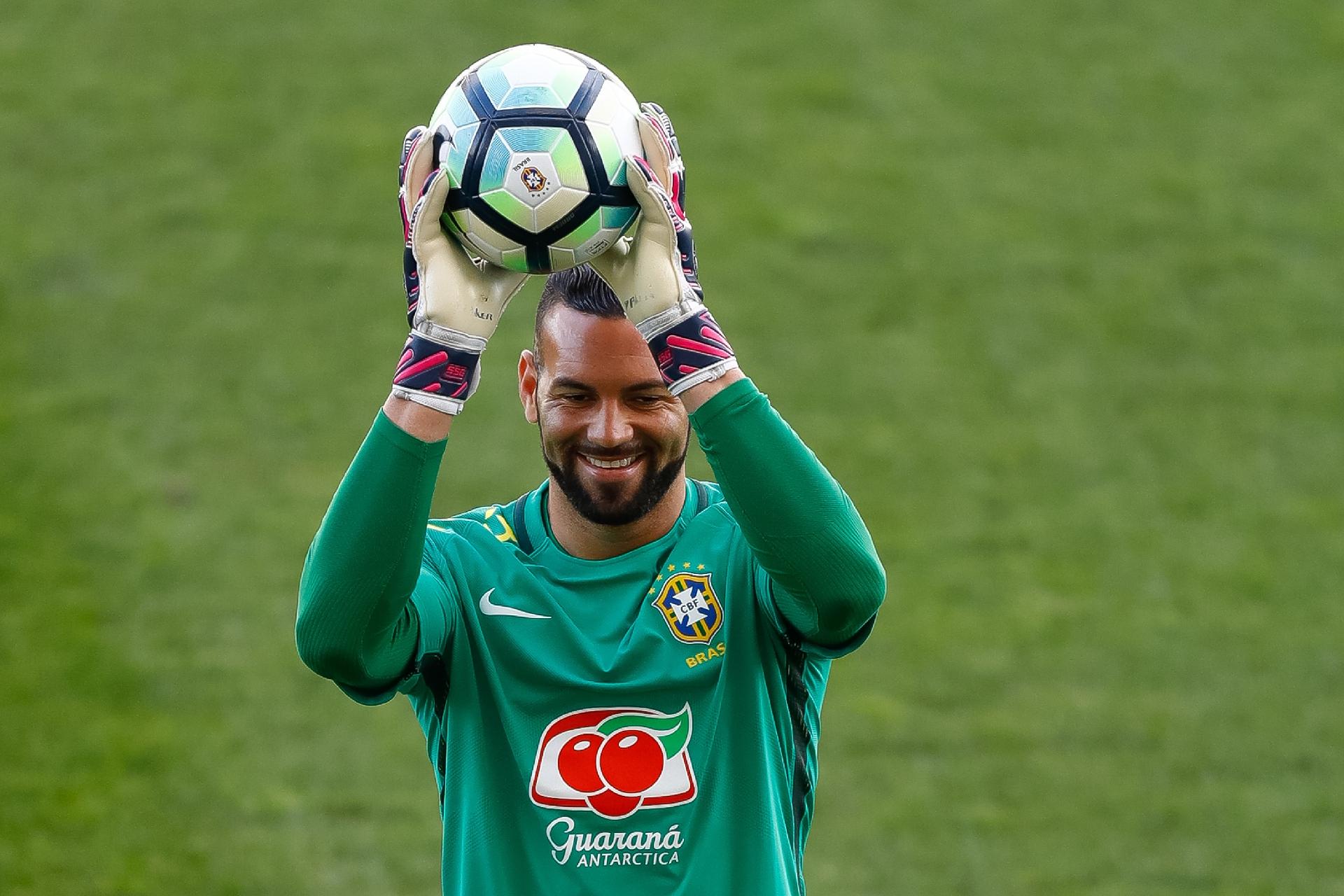 O sorriso no rosto do Weverton agora que ele pode dizer pra simplesmente  todo mundo que ele jogou pela Seleção na Copa do Mundo é algo que aquece o  coração! Agora todos