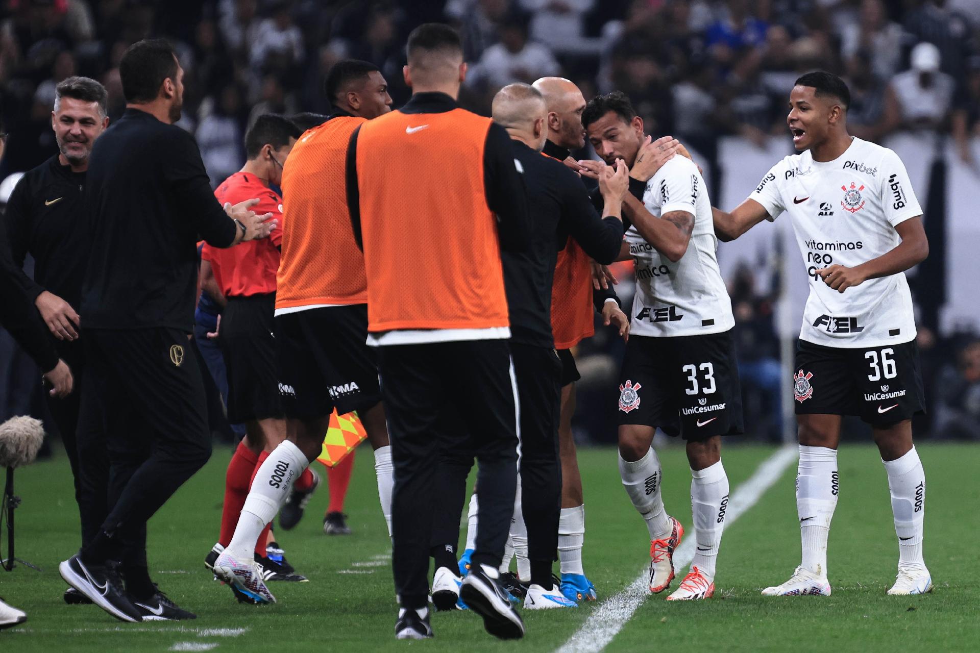 Corinthians marca no final e garante empate por 1 a 1 contra o Goiás