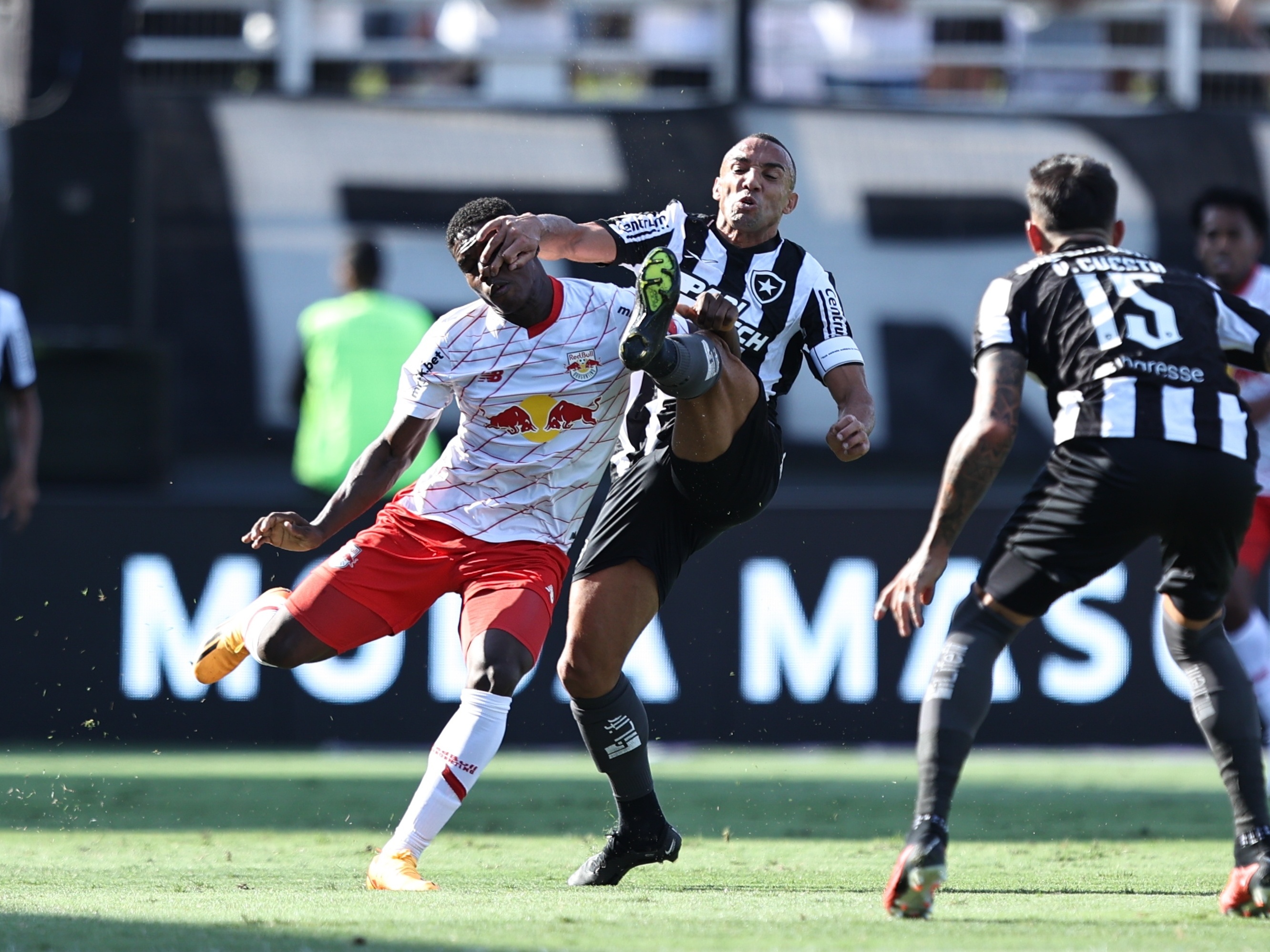 Botafogo visita o Red Bull Bragantino em jogo com clima de 'final