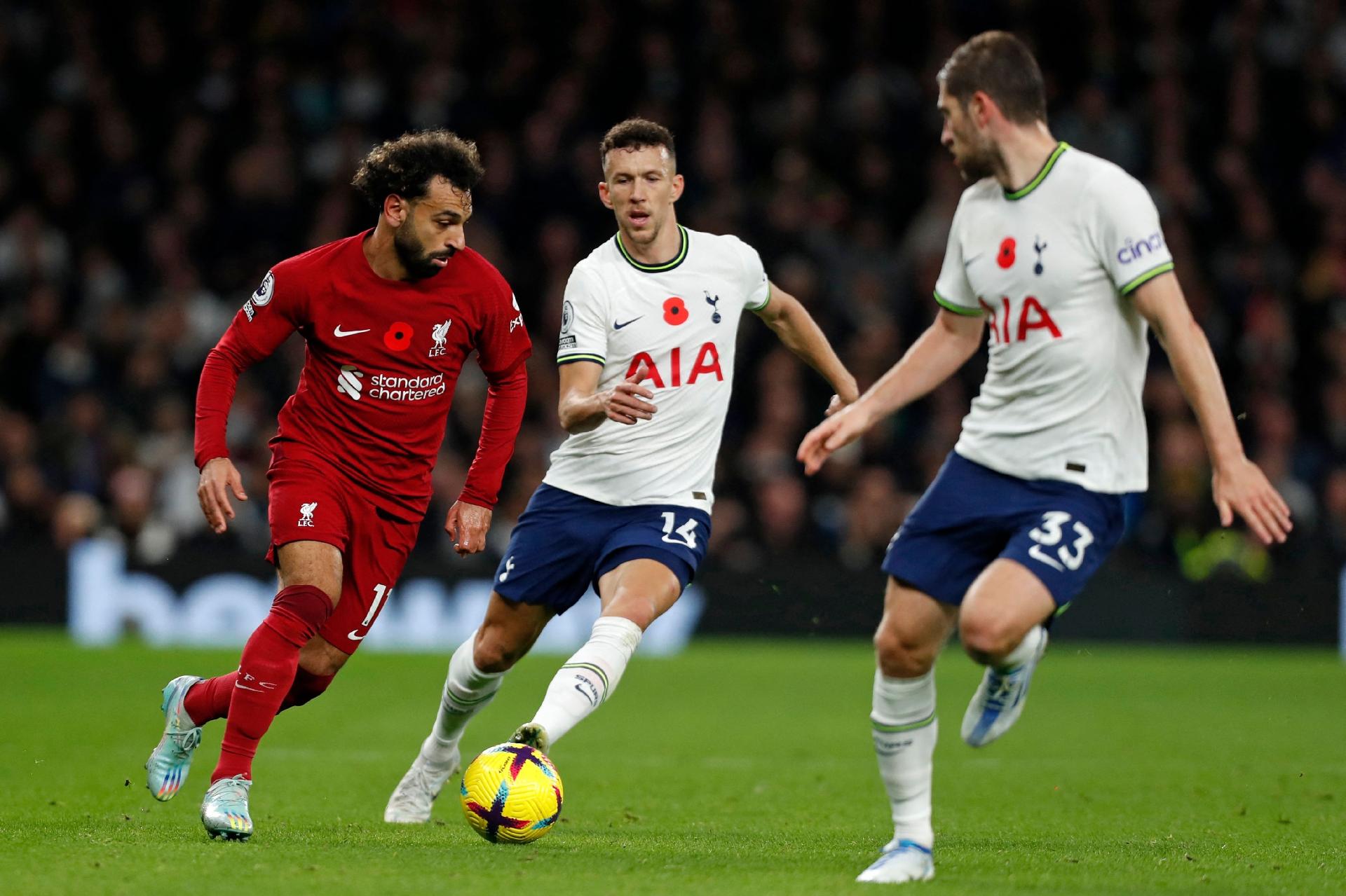 Salah faz dois, e Liverpool vence o Tottenham em jogo agitado do Inglês -  06/11/2022 - UOL Esporte