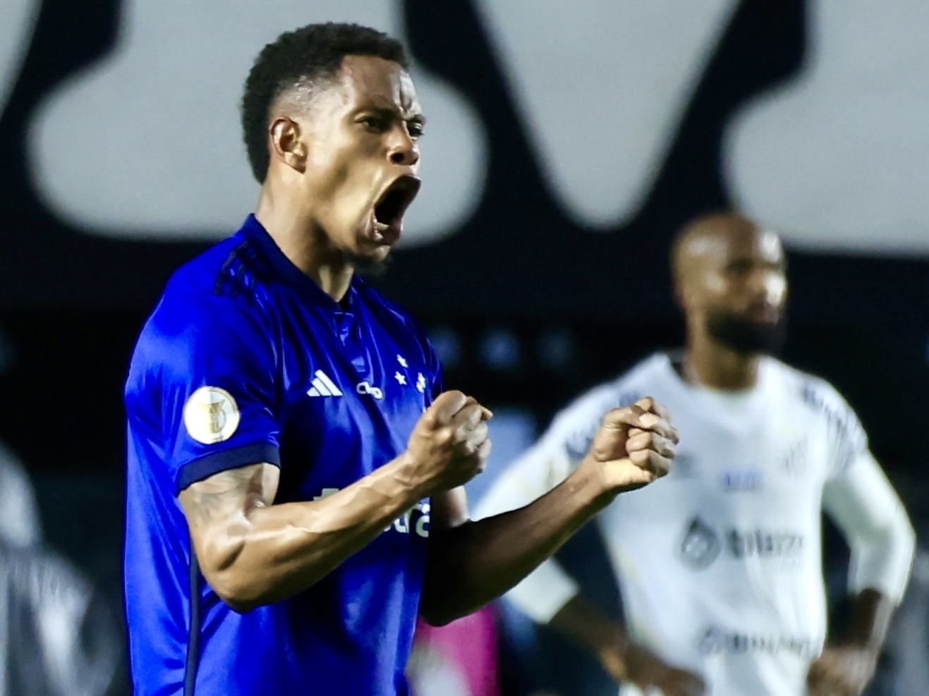 Cruzeiro vence o Santos com dois gols de Wesley e vira líder do  Brasileirão; Assista aos gols