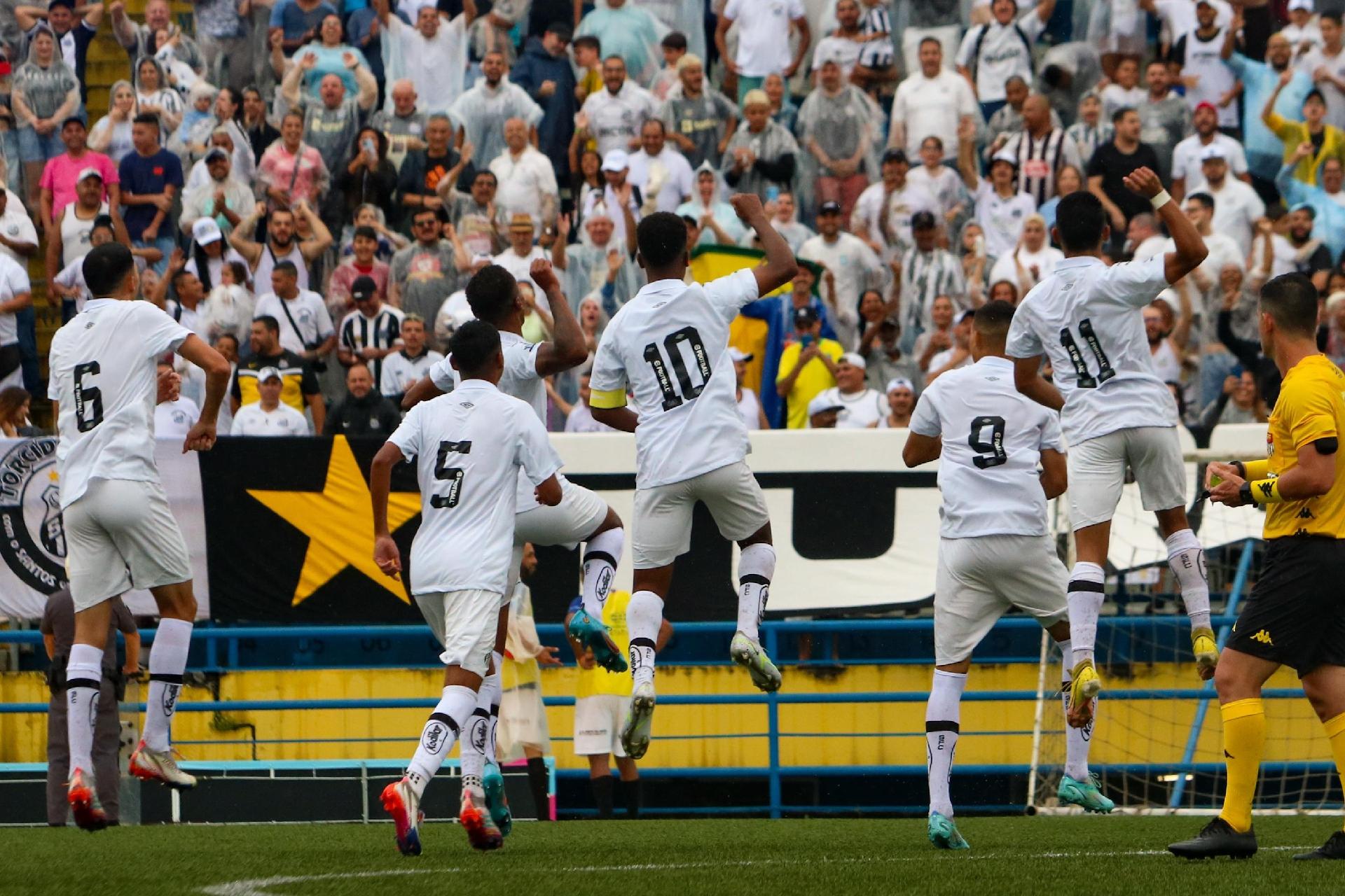 Angulo some dos jogos do Santos e fica mais longe da Copa, pelo