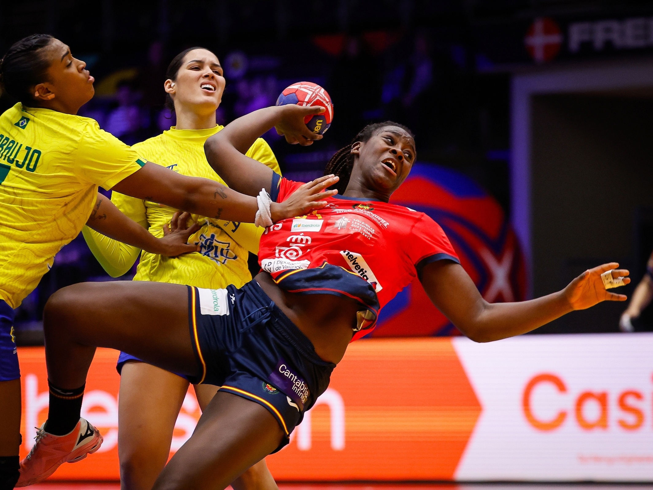 Meninas de escola de BH podem representar Brasil em Mundial de Handebol, no  Catar - Mais Esportes - Superesportes