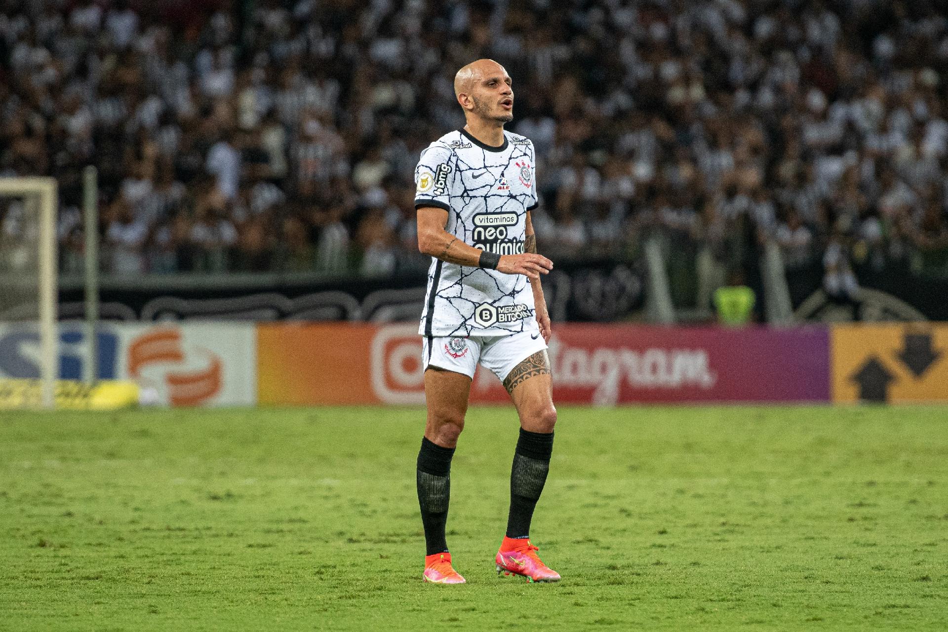 [OPINIÃO] Não dá mais para Fábio Santos ser titular absoluto do Corinthians