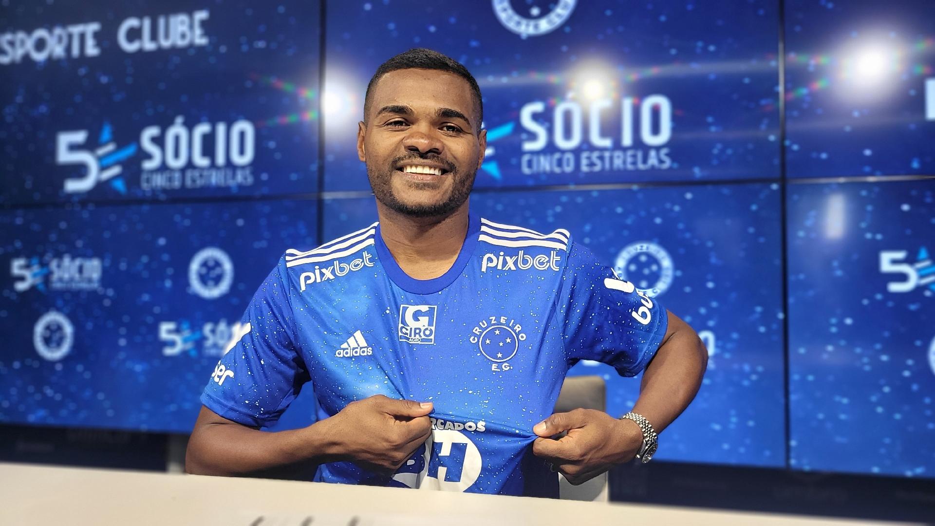 Cruzeiro anuncia a contratação do atacante Wesley, ex-Palmeiras