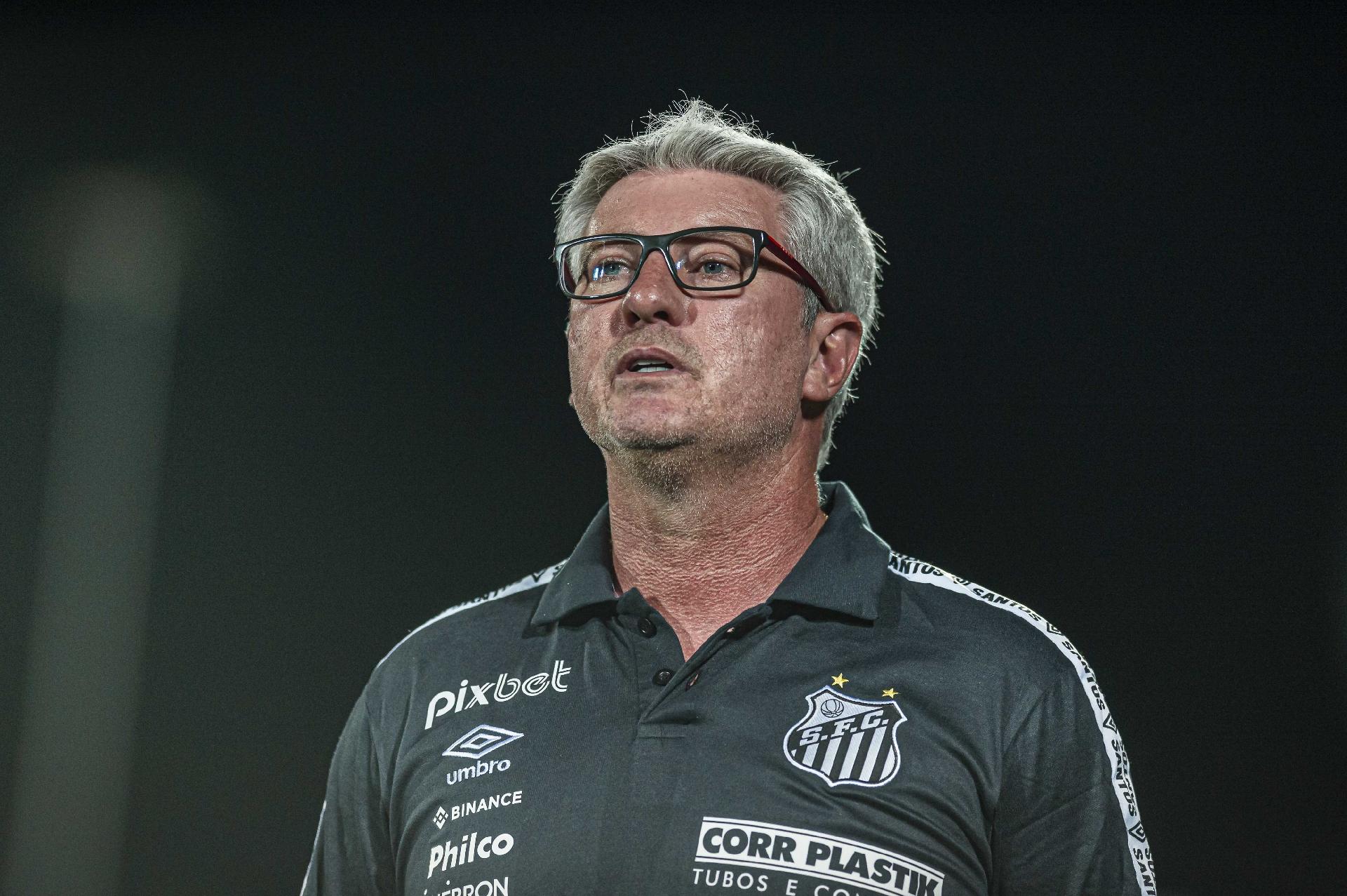 Multa, caráter e tempo seguram Odair Hellmann no comando do Santos - Diário  do Peixe