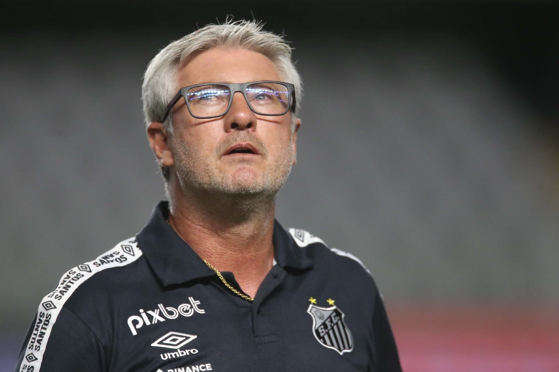 Odair Hellman admite pior atuação e pede desculpas ao torcedor do Santos -  Diário do Peixe