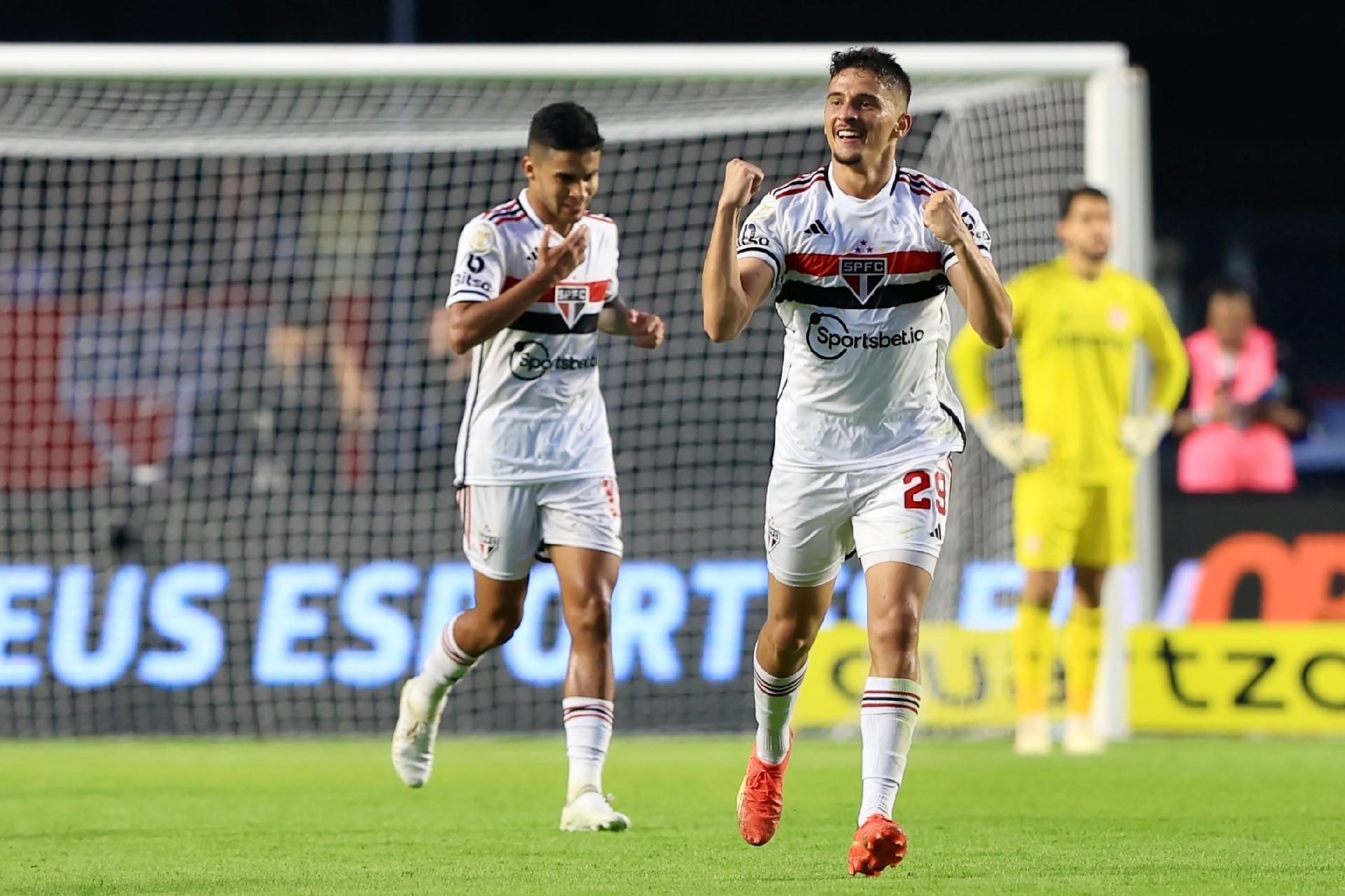 Pablo Maia: golaço e Craque do Jogo - SPFC