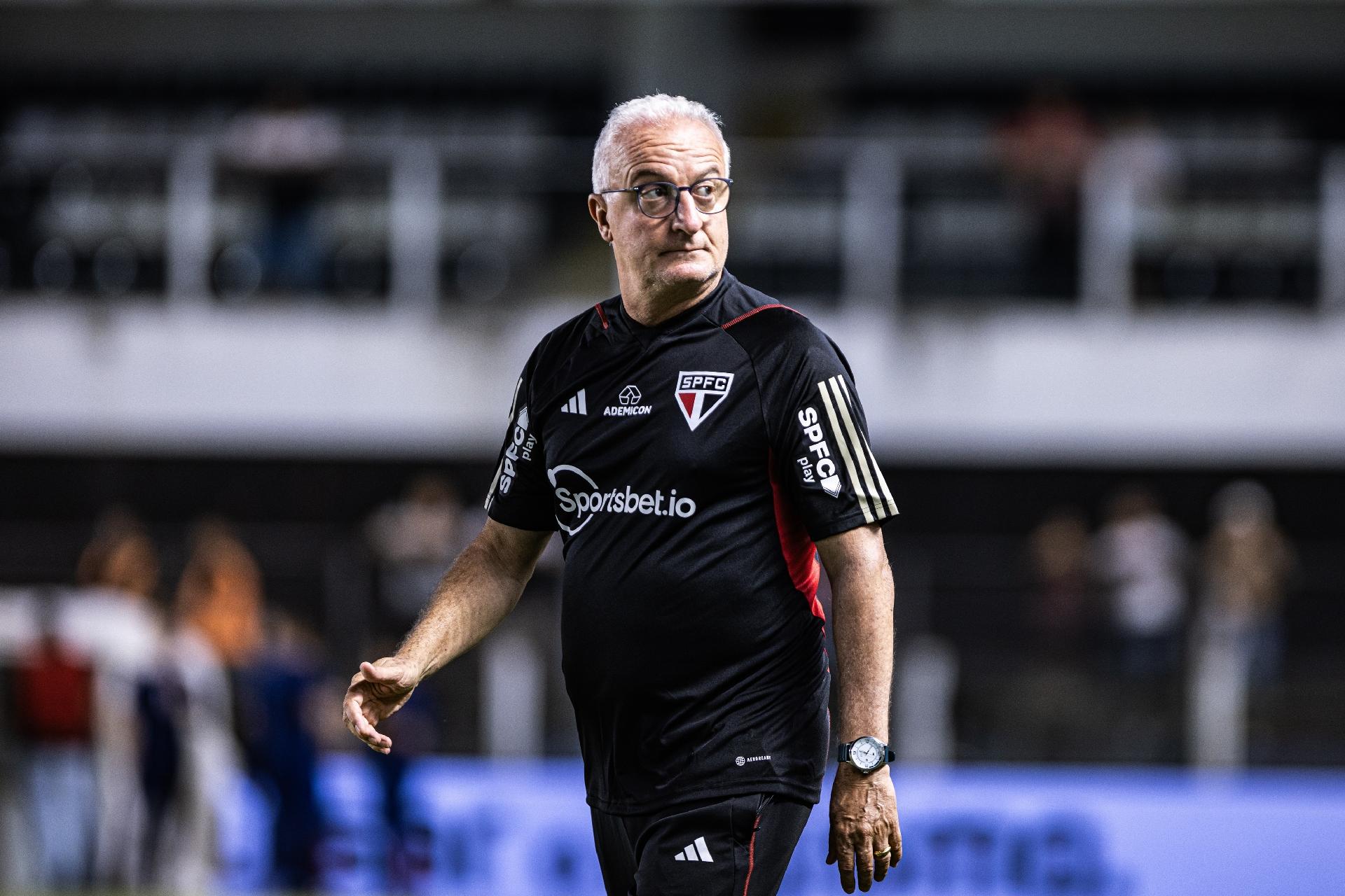 Restam duas chances: São Paulo pode terminar Brasileirão sem vencer como  visitante - Placar - O futebol sem barreiras para você