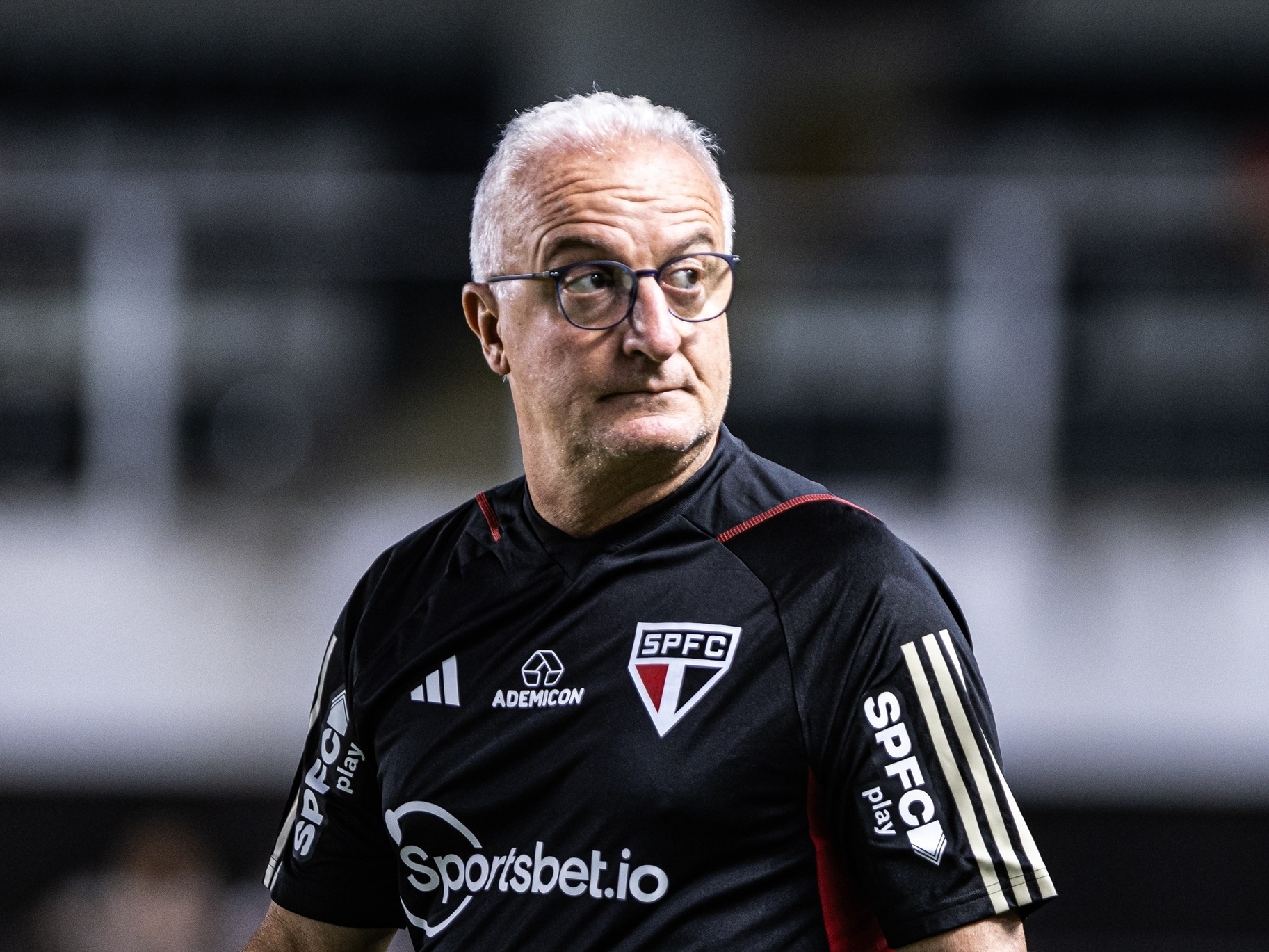 Restam duas chances: São Paulo pode terminar Brasileirão sem vencer como  visitante - Placar - O futebol sem barreiras para você