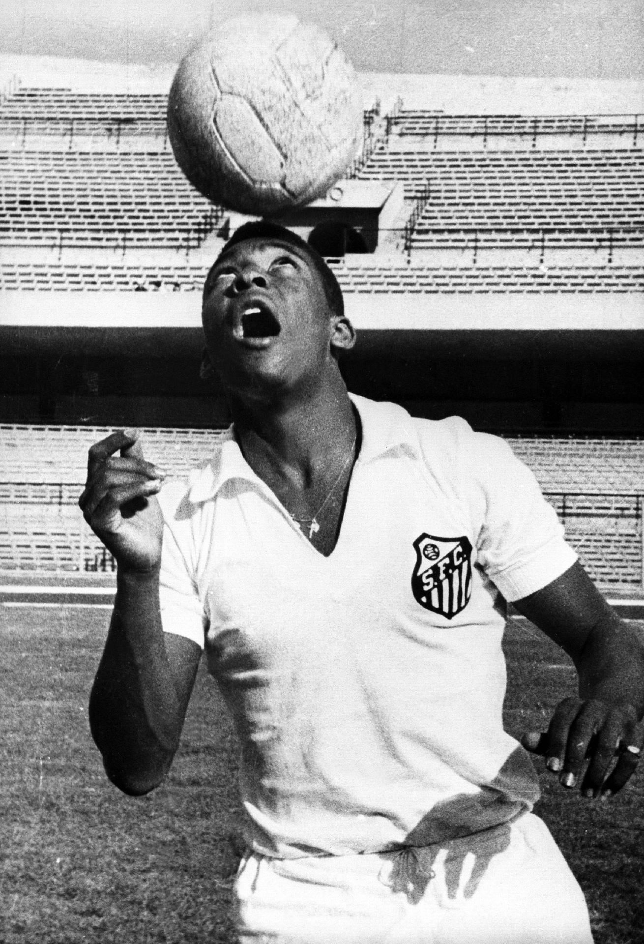 Fica, Pelé!“: relembre as partidas de despedida do Rei do Futebol