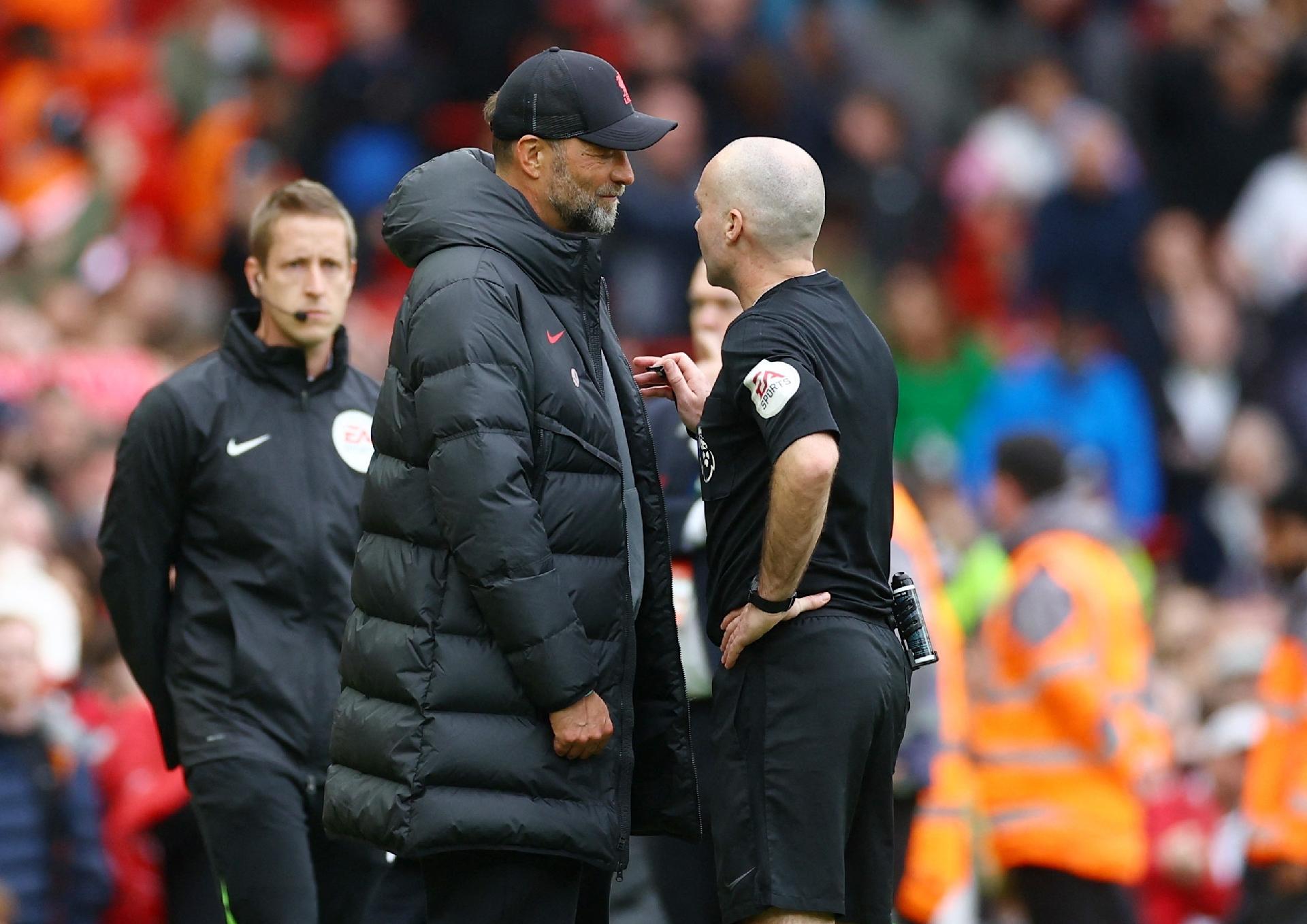 Klopp abordou horário do City-Liverpool e deixou sala de imprensa