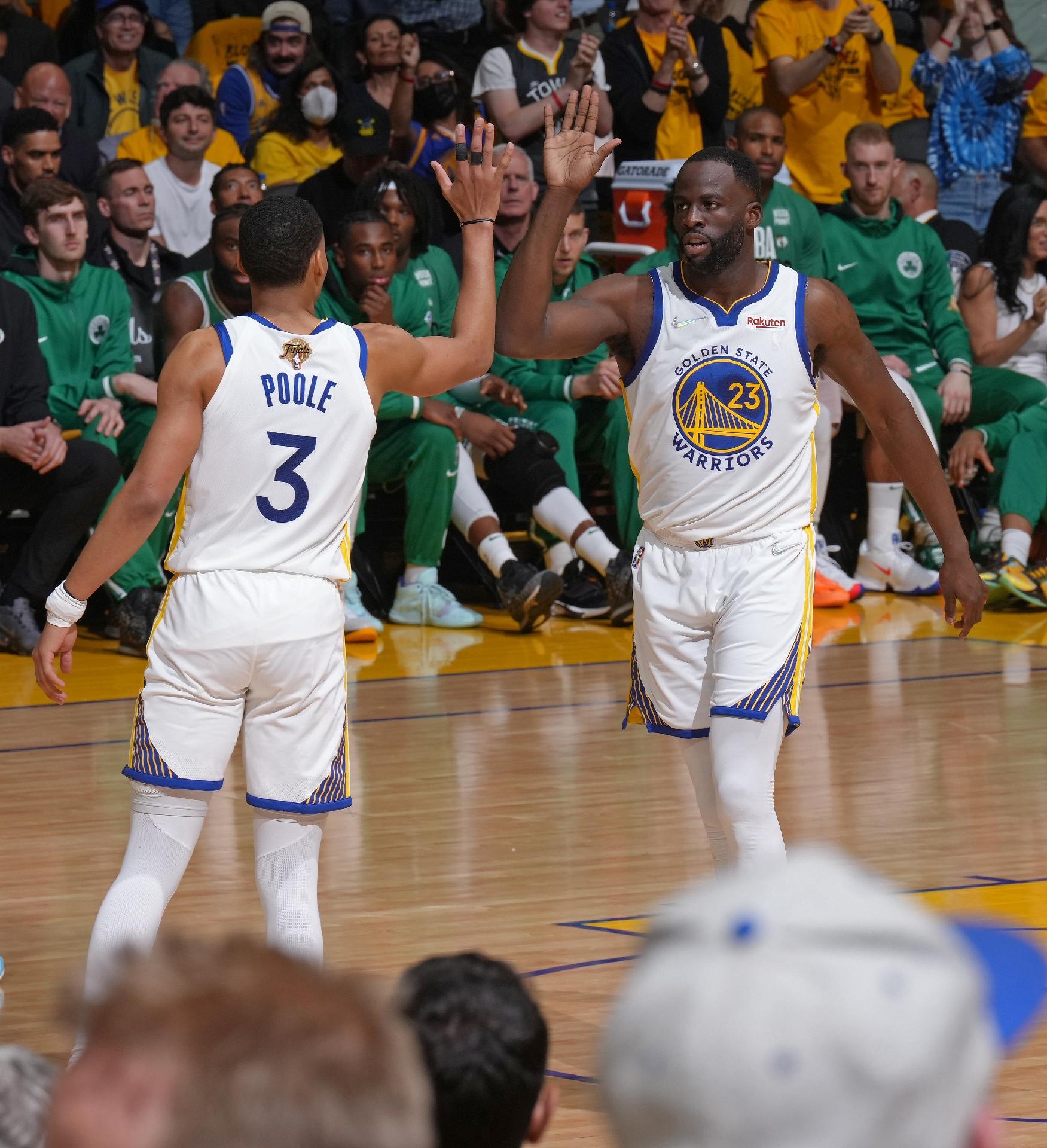 Jogador de basquete Draymond Green agride colega de Warriors, Jordan Poole,  durante treino - Folha PE