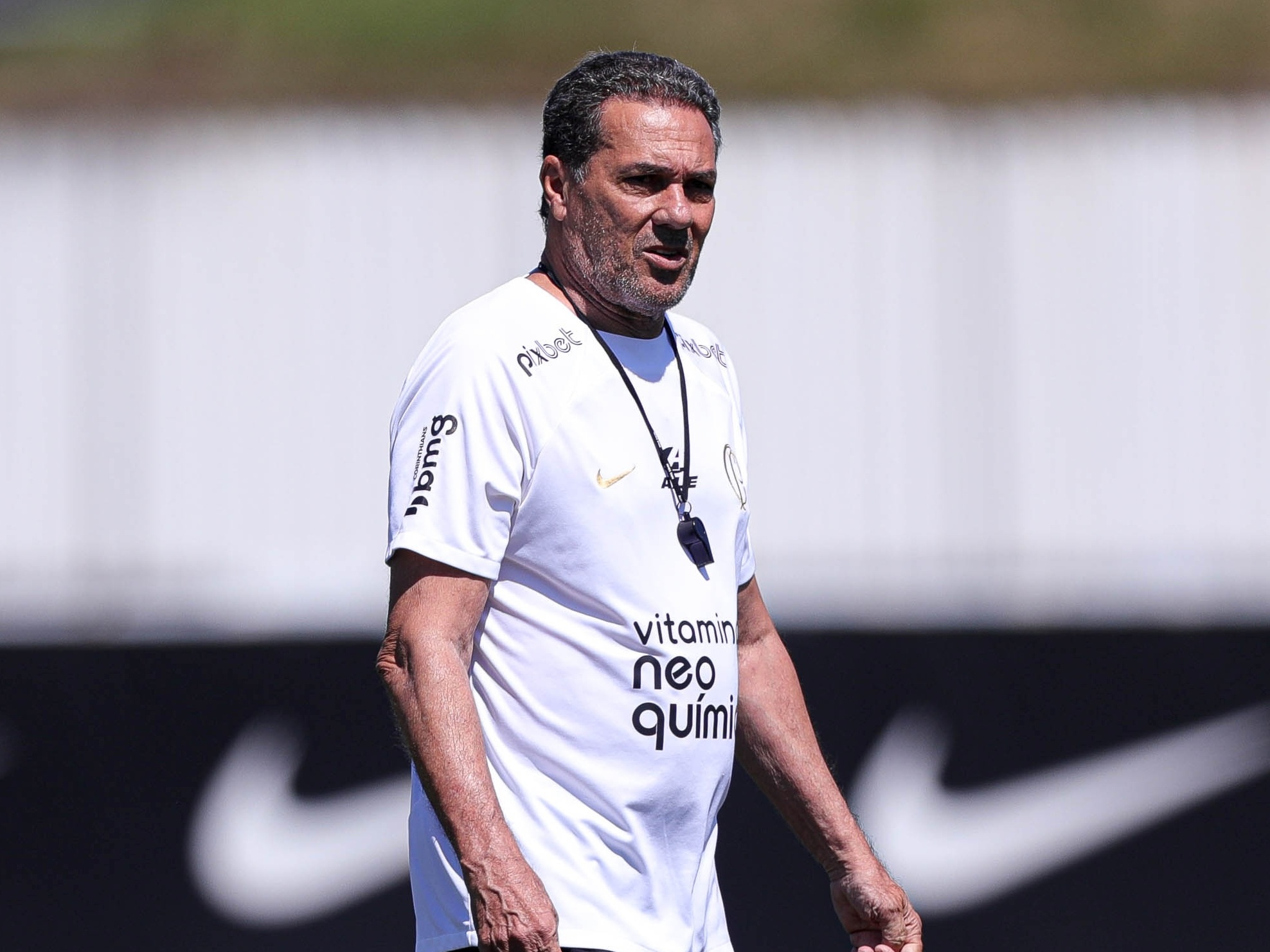 Luxemburgo fecha treino do Corinthians para 'não dar armas' ao