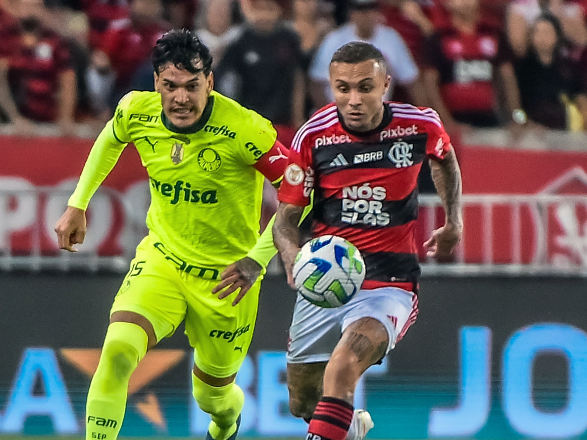 Wesley resolve 'falta de equilíbrio' do Flamengo e assume