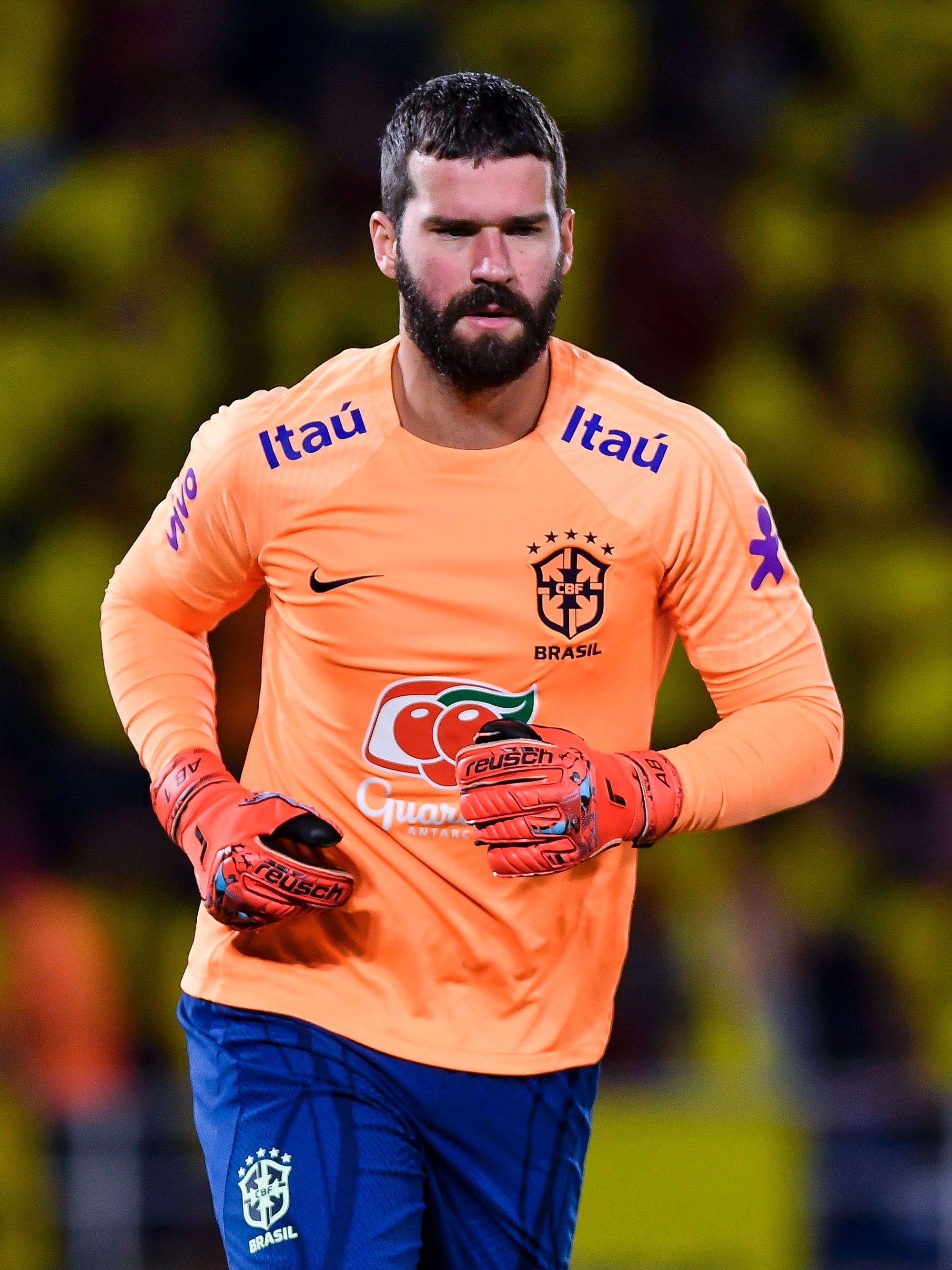 Goleiro Alisson é cortado da estreia do Brasil nas eliminatórias para a  Copa