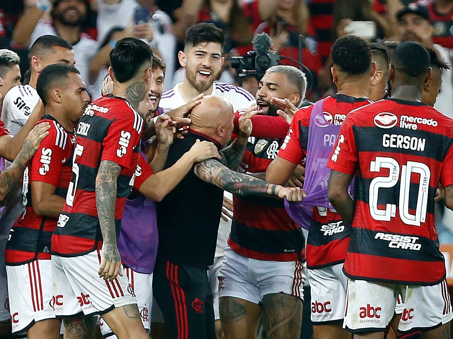 Apenas 2 jogadores atuaram em todos os jogos do Flamengo na 'Era Sampaoli