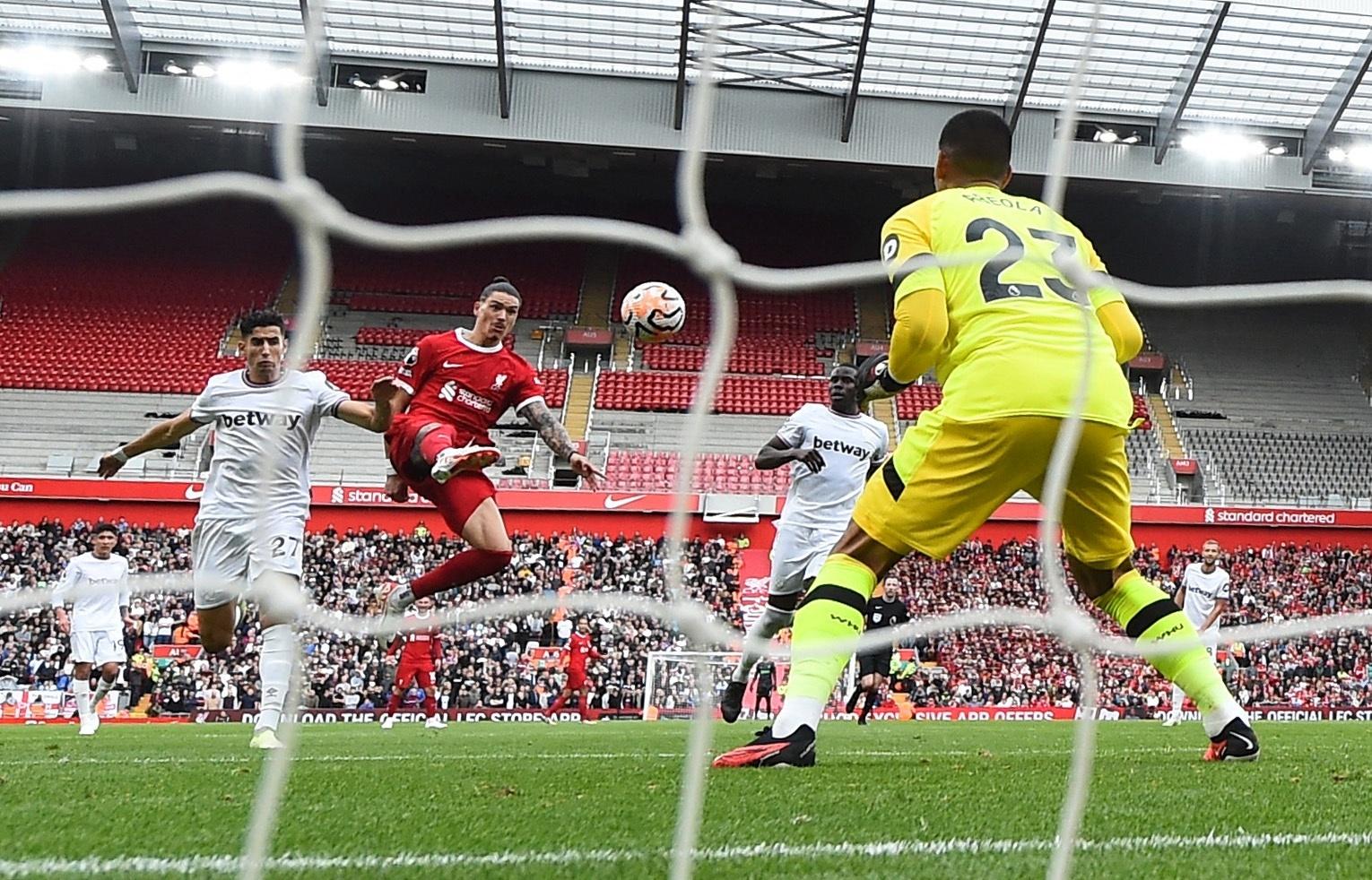 TNT Sports Brasil - O Arsenal pode retomar a liderança da #PremierLeague! O  time de Londres venceu o Brighton e agora seca o Liverpool para terminar a  rodada na ponta da tabela!