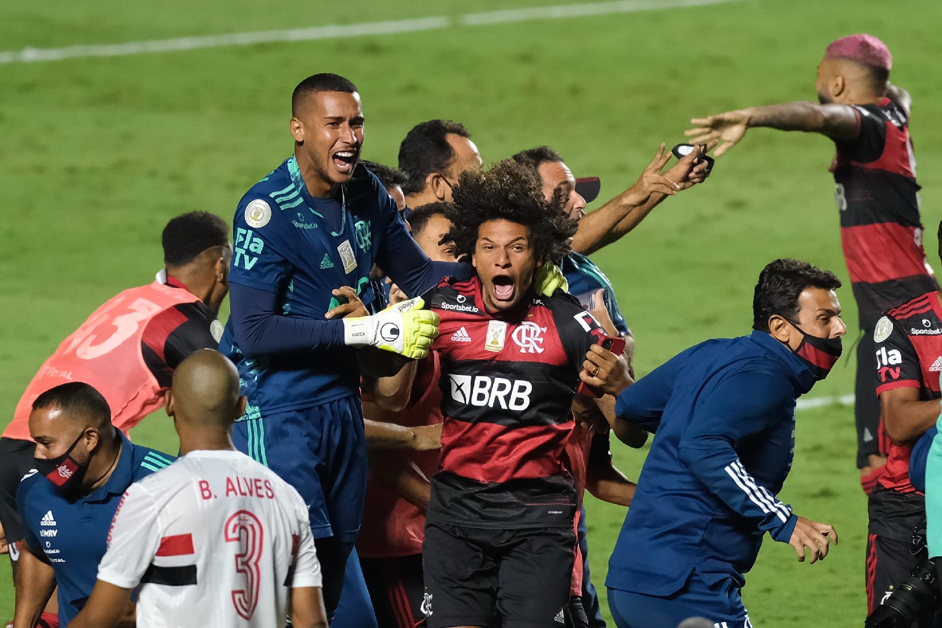 Flamengo se manifesta sobre polêmica envolvendo Isla e garante punição ao  jogador - Coluna do Fla