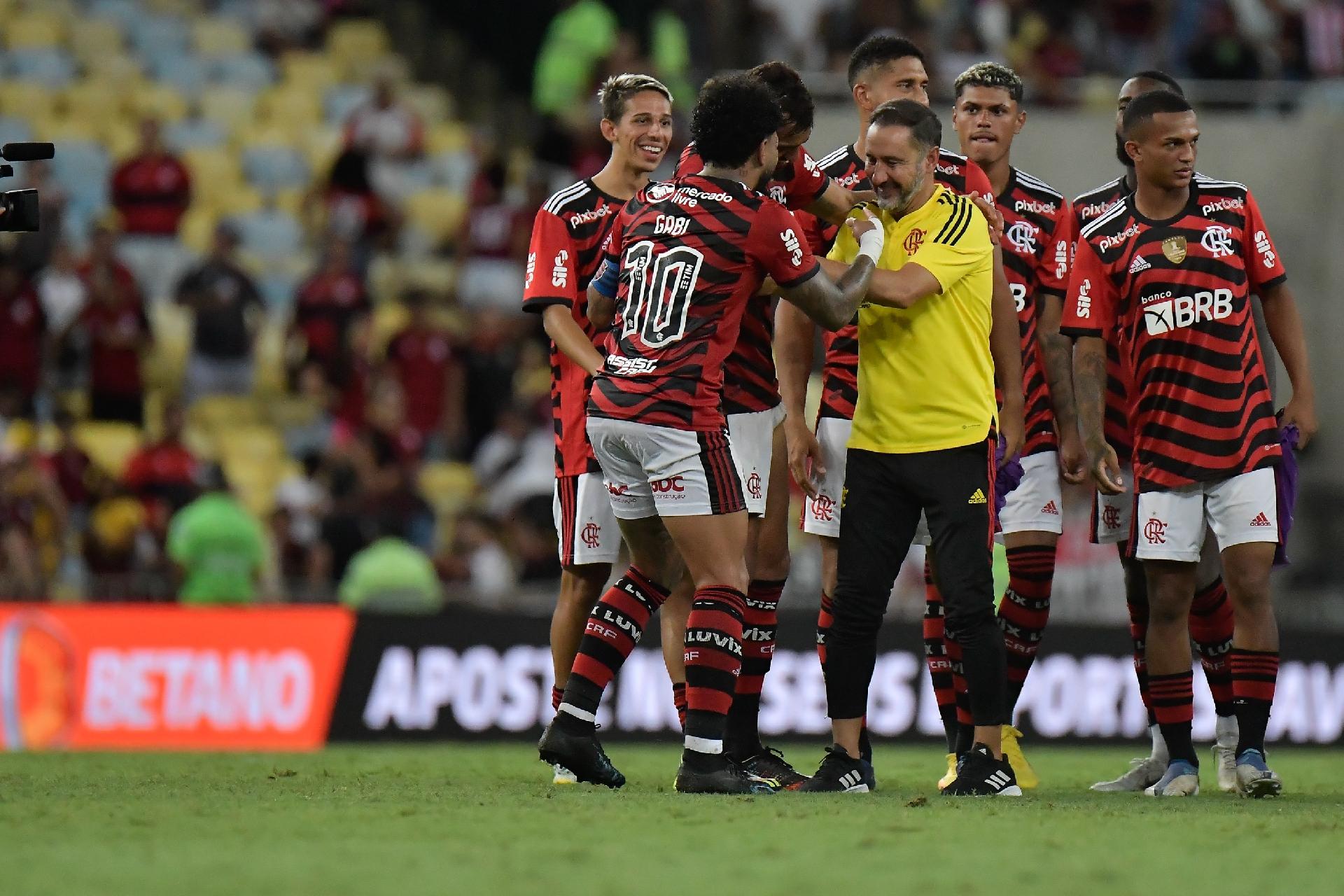 ense está entre os titulares do Flamengo na estreia do Cariocão