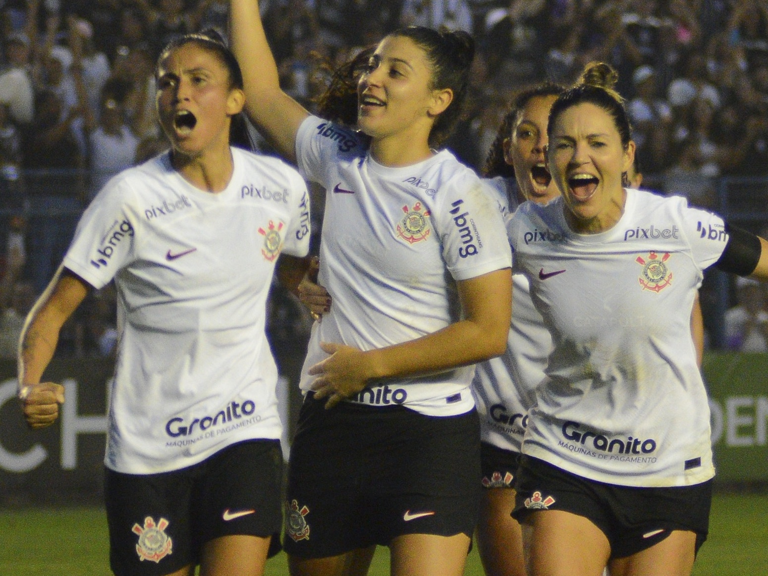 Santos supera Corinthians no Brasileiro de Futebol Feminino