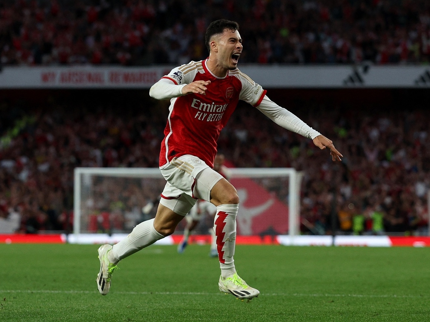 Gabriel Martinelli faz gol no fim, Arsenal vence Manchester City e encerra  tabu