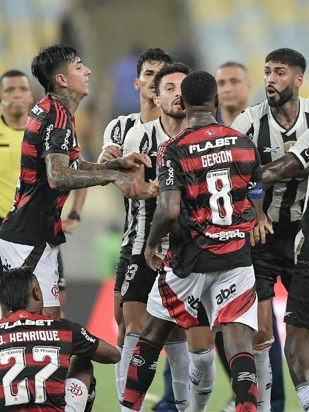 Jogadores De Flamengo E Botafogo S O Suspensos Aps Briga No Cl Ssico