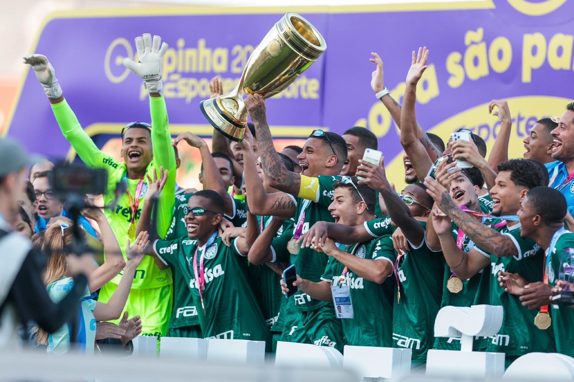 Jogo Desafio De Futebol Infantil Campeões Do Brasil