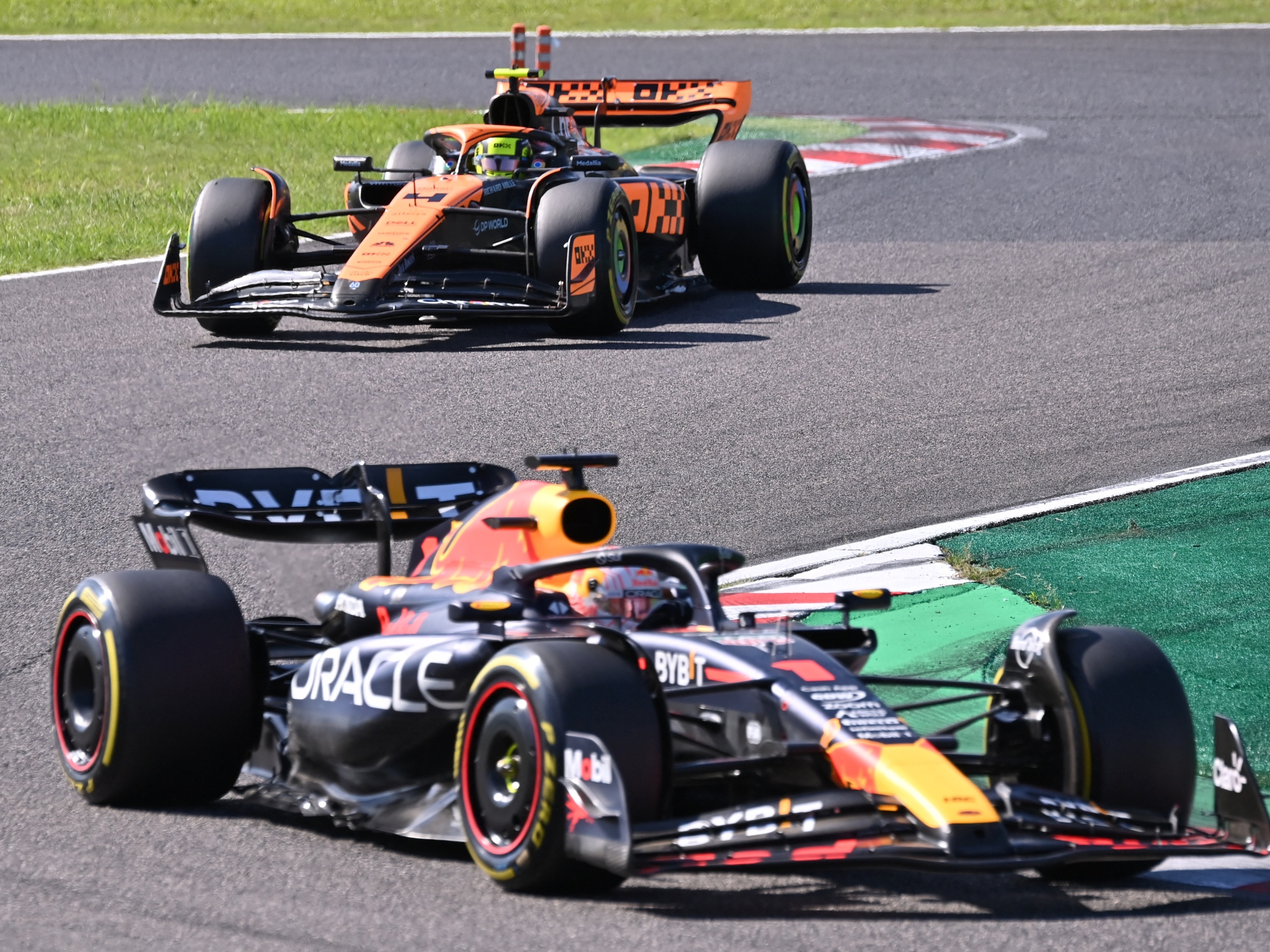 F1: Red Bull fica na frente no Japão, mas McLaren e Ferrari prometem