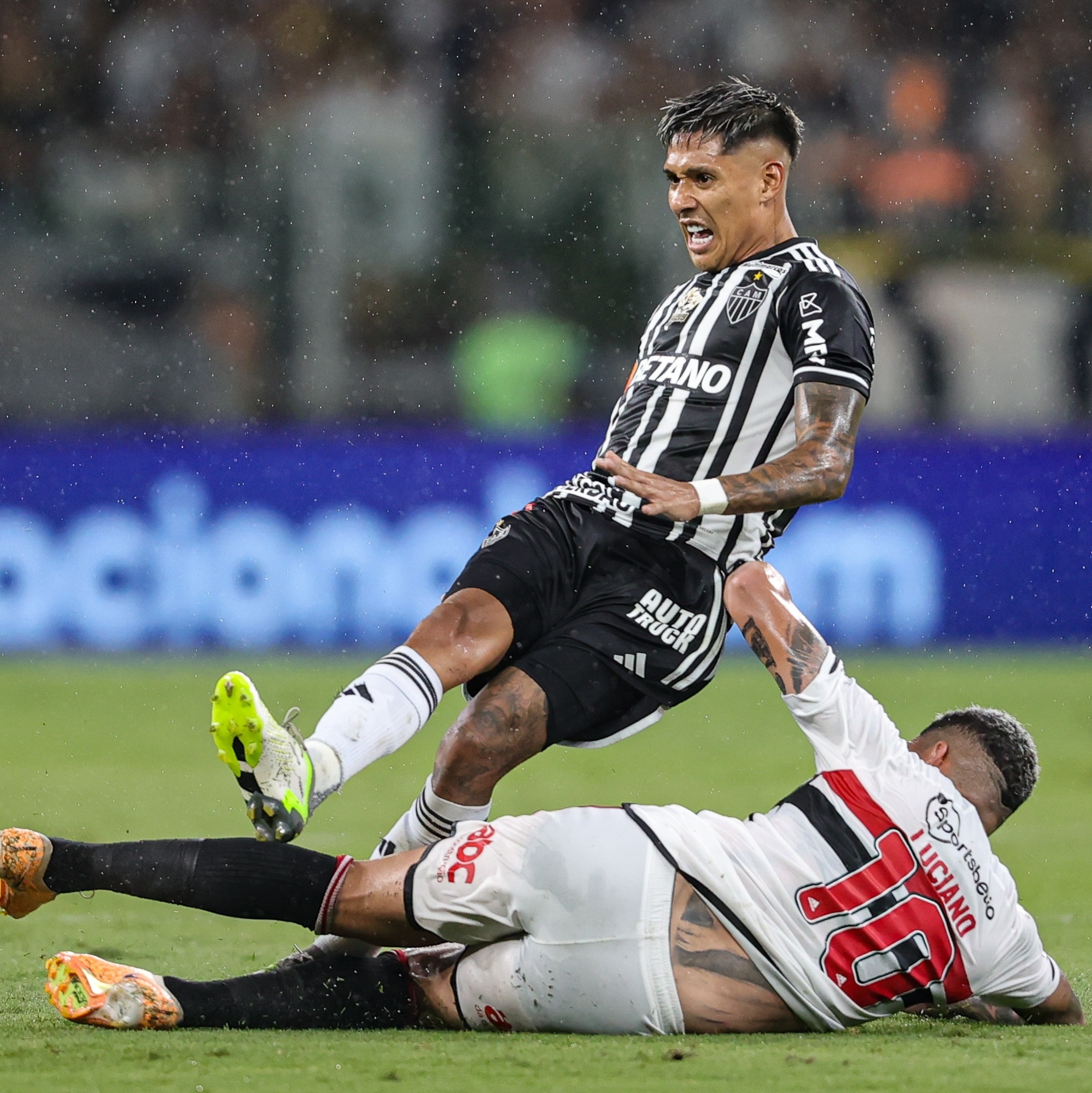 São Paulo se Prepara para Receber Histórico Jogo da NFL após Influência da  Fórmula 1 - Brasileiros nos EUA